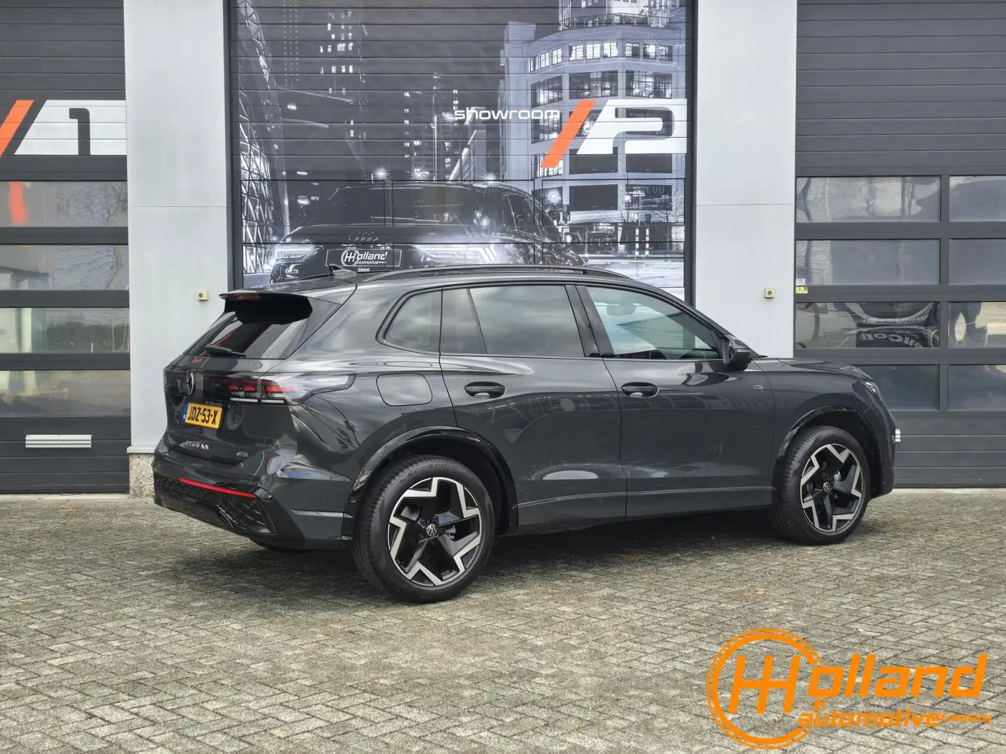 Volkswagen Tiguan 1.5 eTSI R-Line Edition|360cam|ACC|Massage|Sfeerve Gris - 2