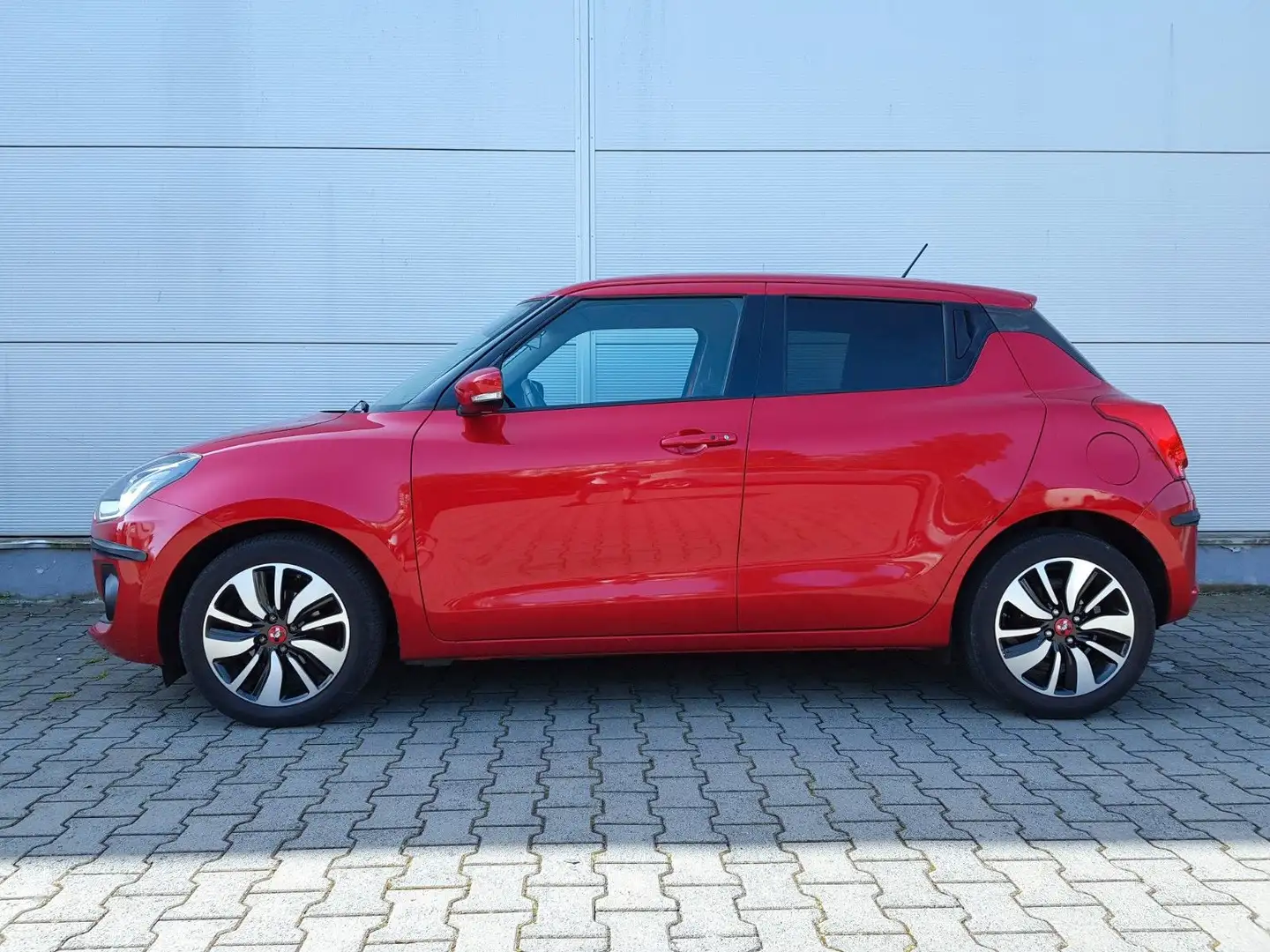Suzuki Swift Hybrid Comfort+ (1-Hand/Navi/Kamera) Червоний - 1