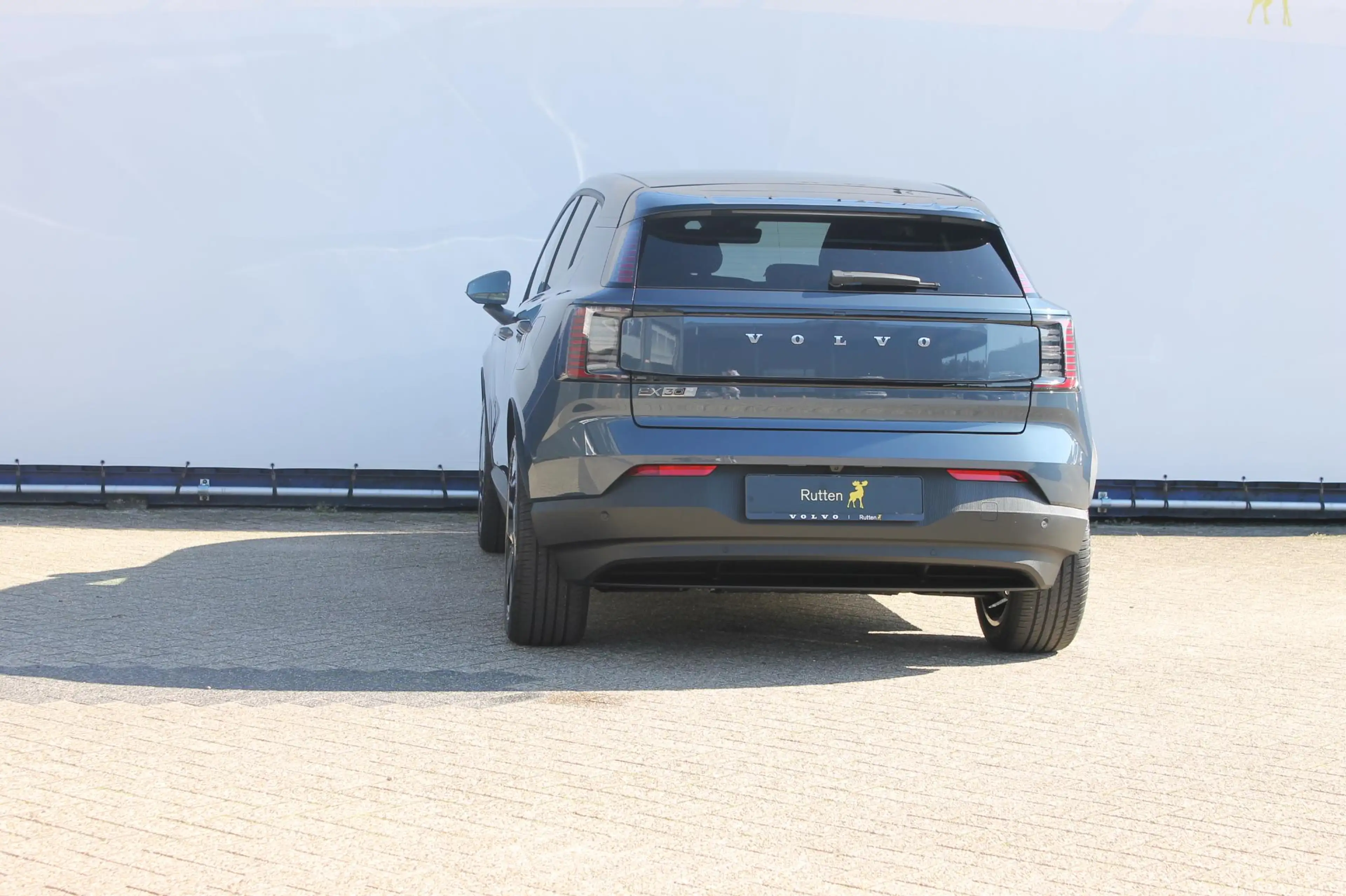 Volvo EX30 P5 Long Range Plus Europa 69 kWh Google infotainme — photo 10