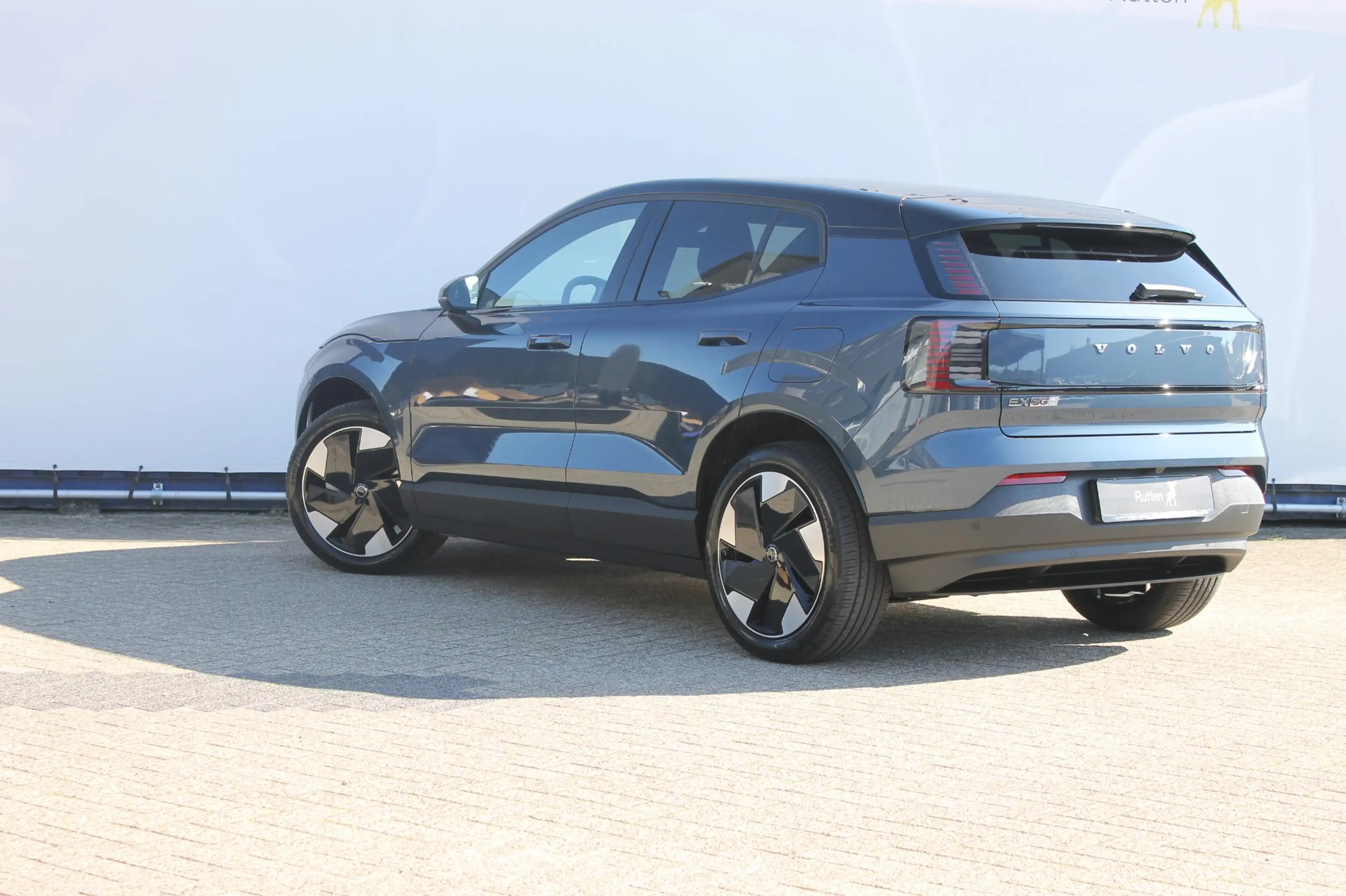 Volvo EX30 P5 Long Range Plus Europa 69 kWh Google infotainme — photo 7