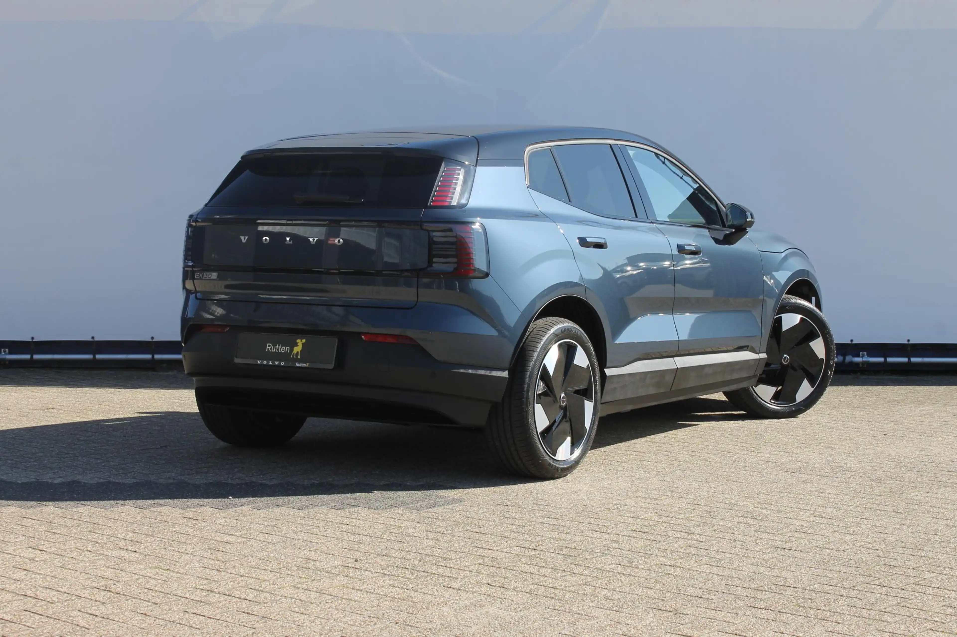 Volvo EX30 P5 Long Range Plus Europa 69 kWh Google infotainme — photo 8