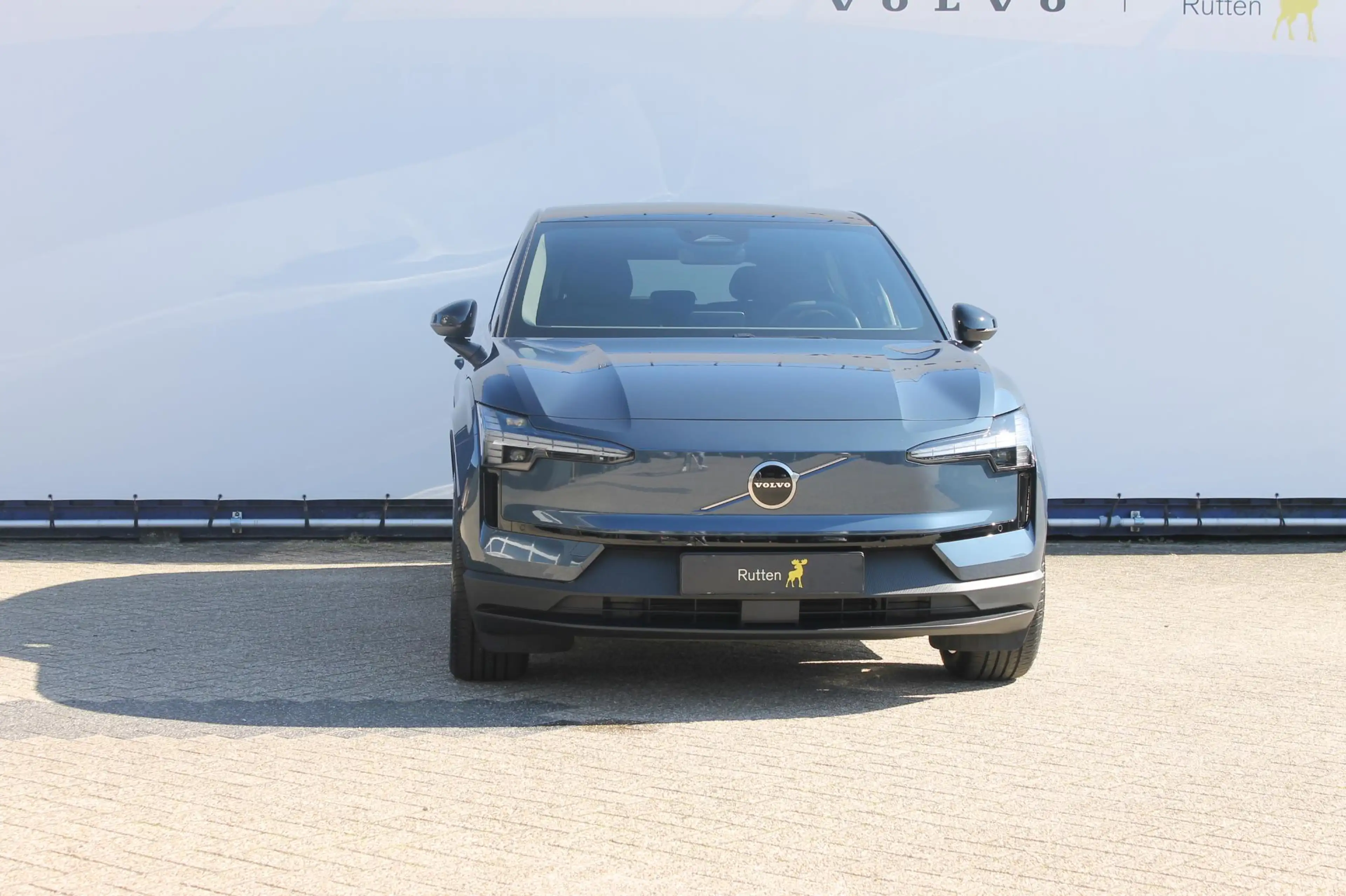 Volvo EX30 P5 Long Range Plus Europa 69 kWh Google infotainme — photo 9