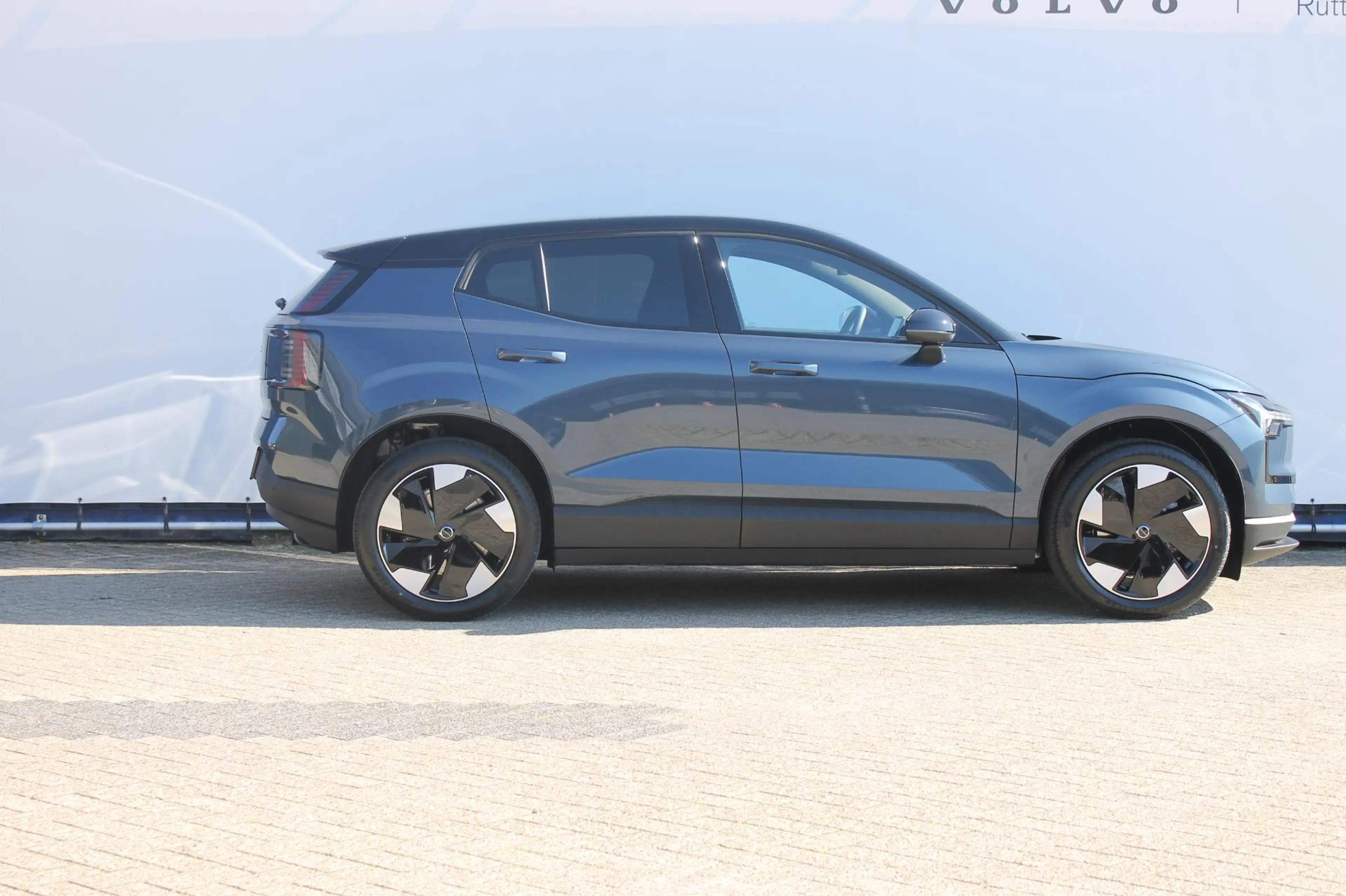 Volvo EX30 P5 Long Range Plus Europa 69 kWh Google infotainme — photo 3