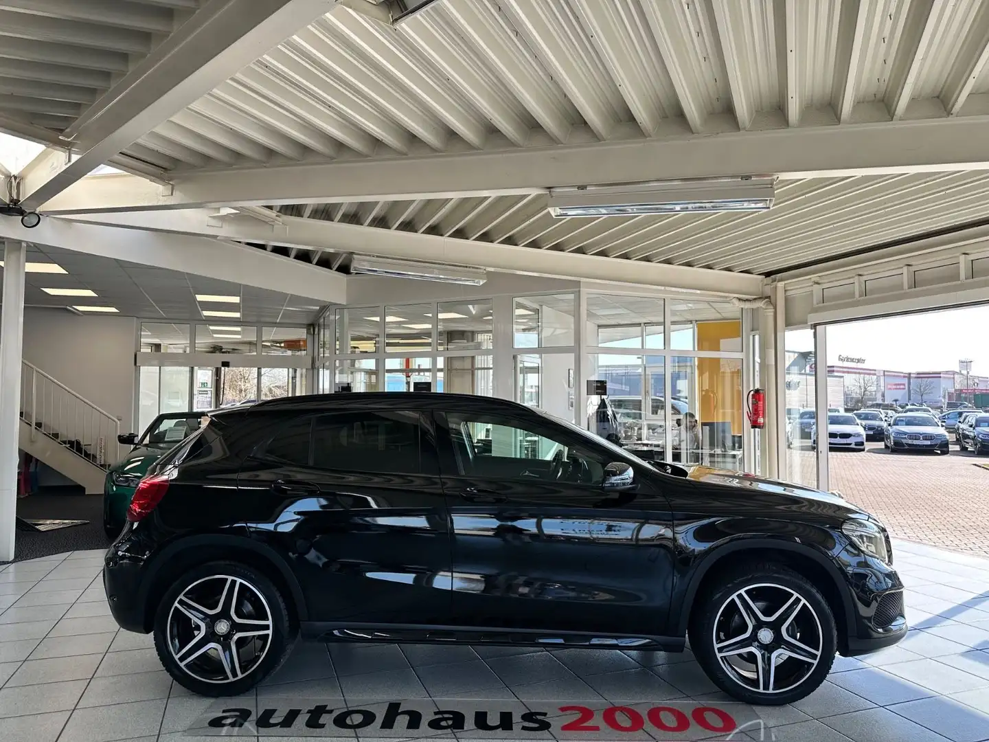 Mercedes-Benz GLA 200 AMG Line AUT./BI-XENON/NAVI/PDC V-H/P.AS Noir - 2