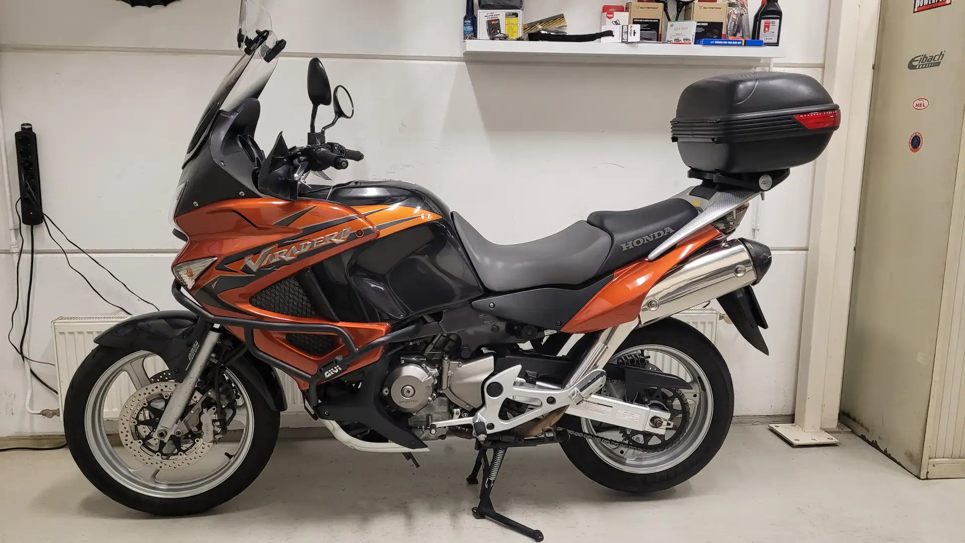 Honda XL 1000 VA ABS Oranje - 1