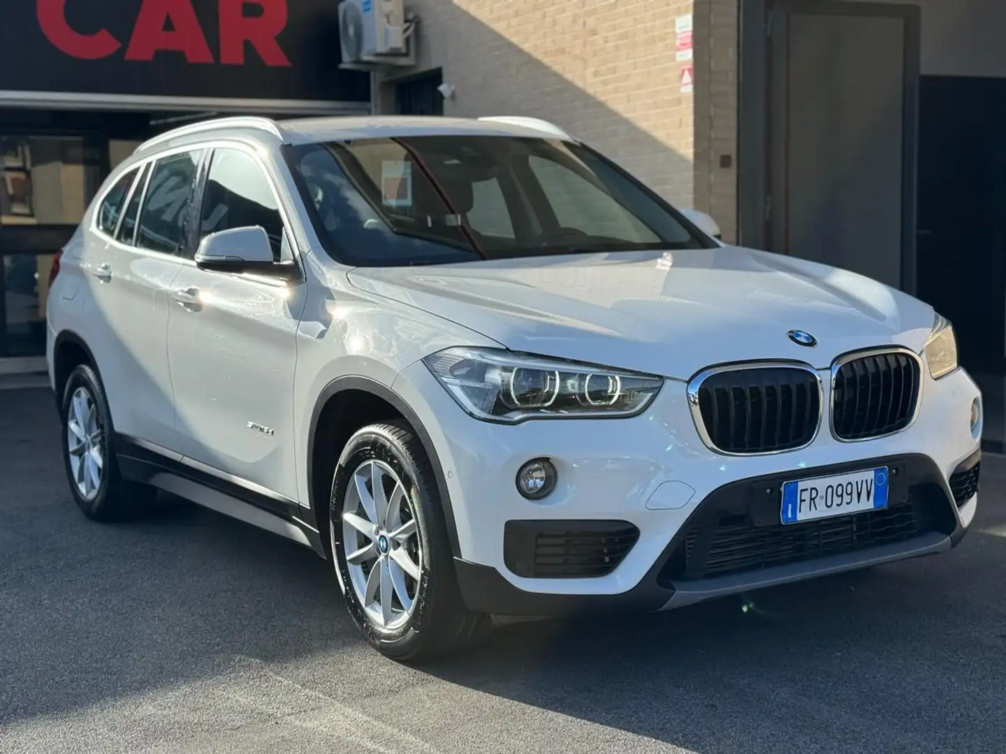 BMW X1 sDrive16d Business SPORT Bianco - 1