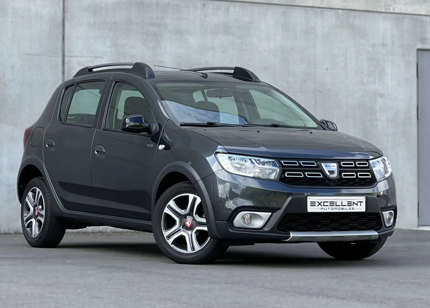 Dacia Sandero Stepway 0.9TCe TECHROAD*GPS*CRUISE*CAMERA*GARANTIE Noir - 2