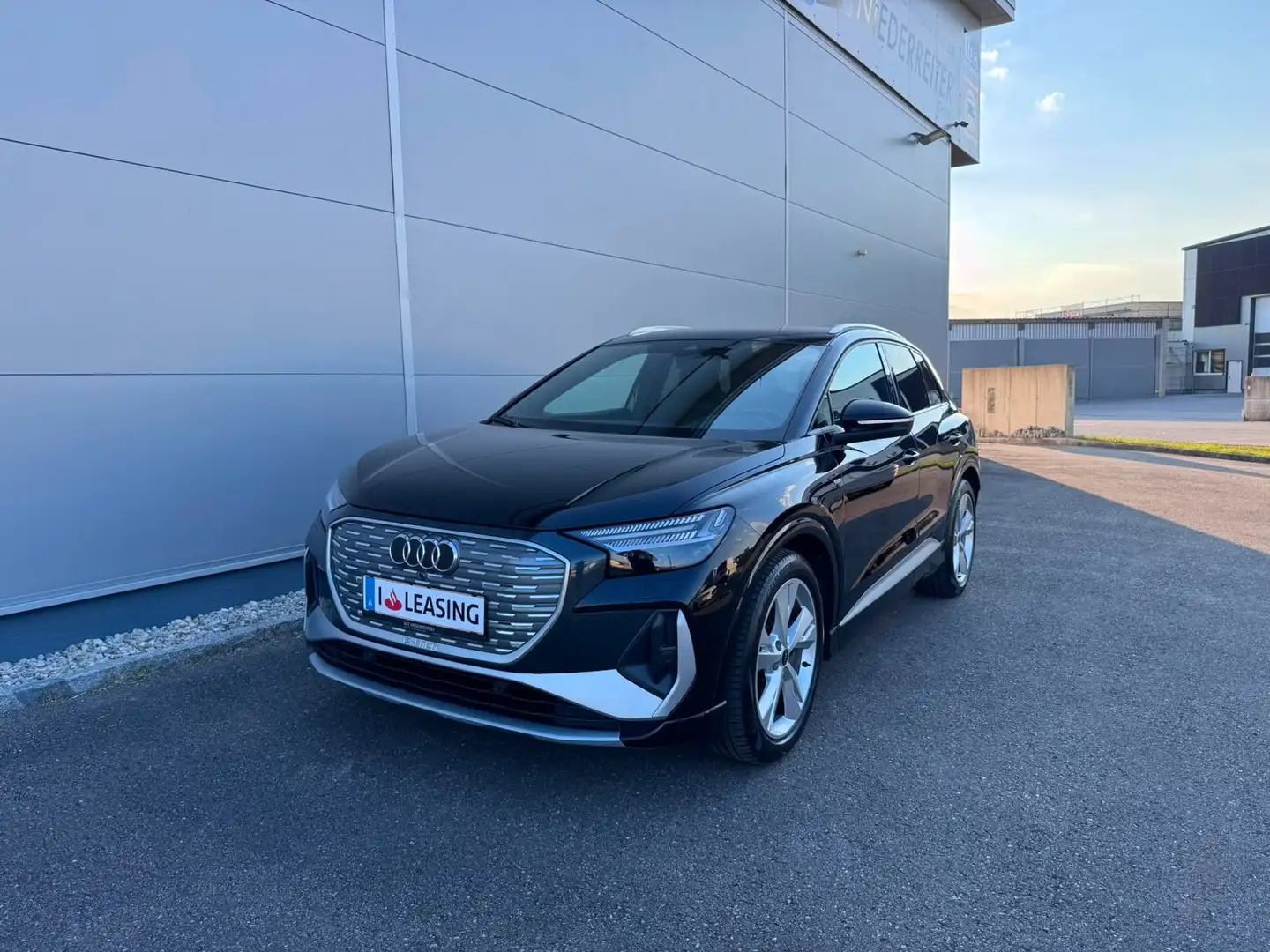 Audi Q4 e-tron Q4 45 e-tron quattro 210kW 82kWh *S-LINE*MATRIX* Schwarz - 1