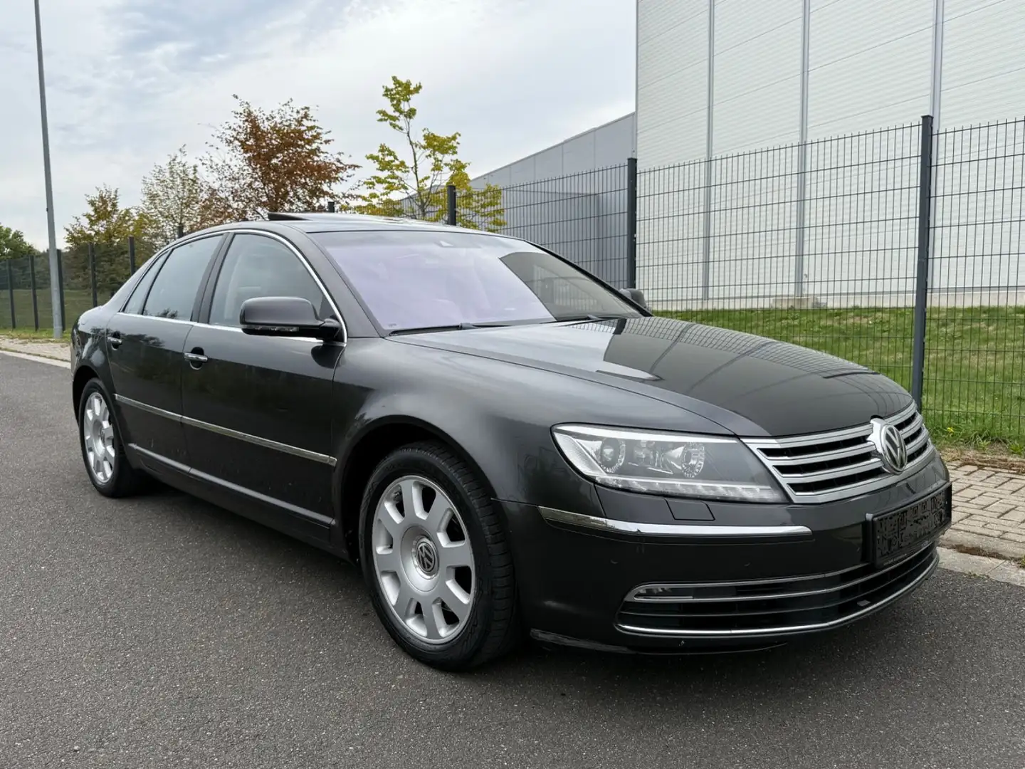 Volkswagen Phaeton V6 TDI 4Motion*EXCLUSIVE*FOND TV*SOLAR* Grau - 2