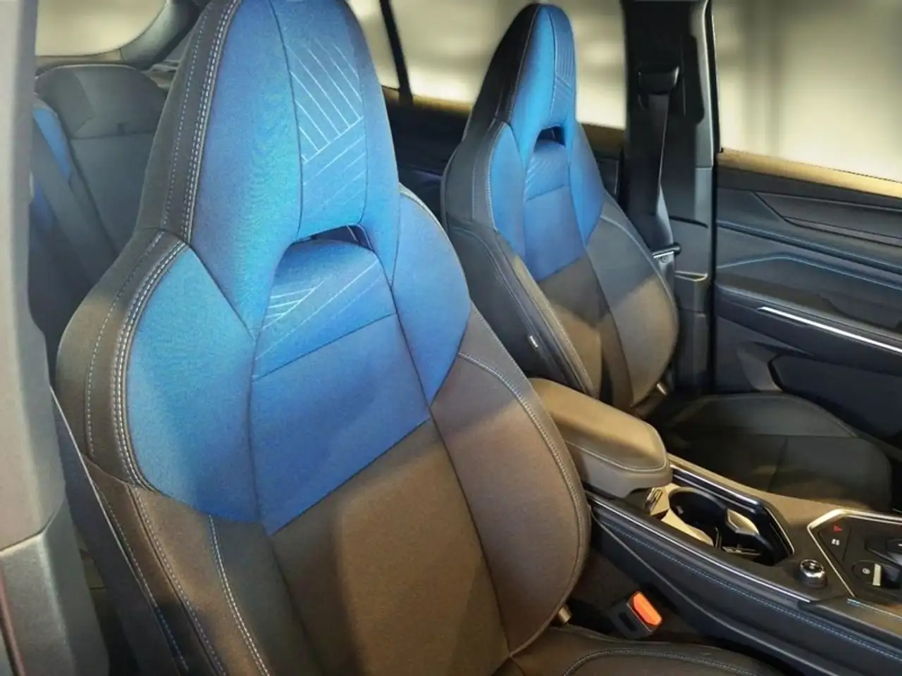 Lynk & Co 01 1.5 132KW PHEV DCT 6.6 KW OBC SUV, миниатюра 10