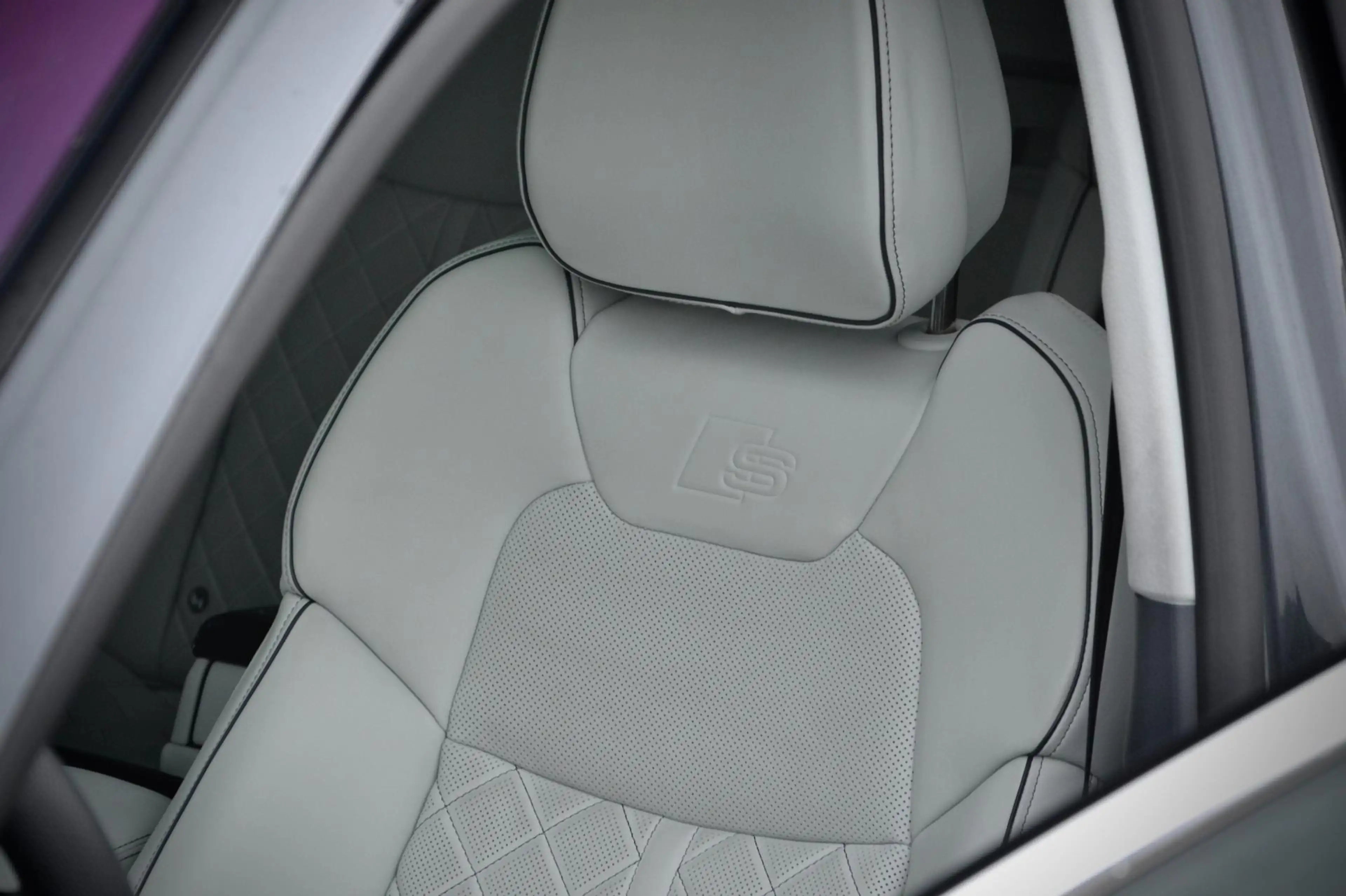 Audi A8 60 TFSI e Quattro / NP €188K / S-Line / Pano / FUL — photo 10