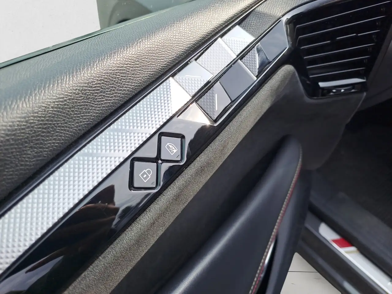 DS Automobiles DS 4 Crossback 4 E-Tense 225 Performance Line+ 16