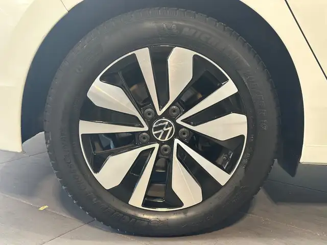 Volkswagen Golf view 3
