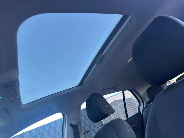 Volkswagen Golf view 11