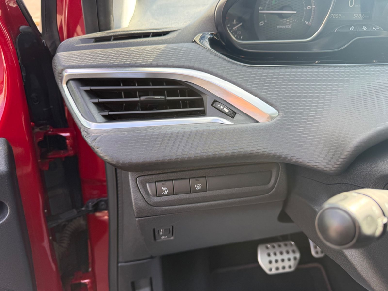 Peugeot 2008 GT-Line! Automatik! TÜV NEU! Panoramadach! — photo 14