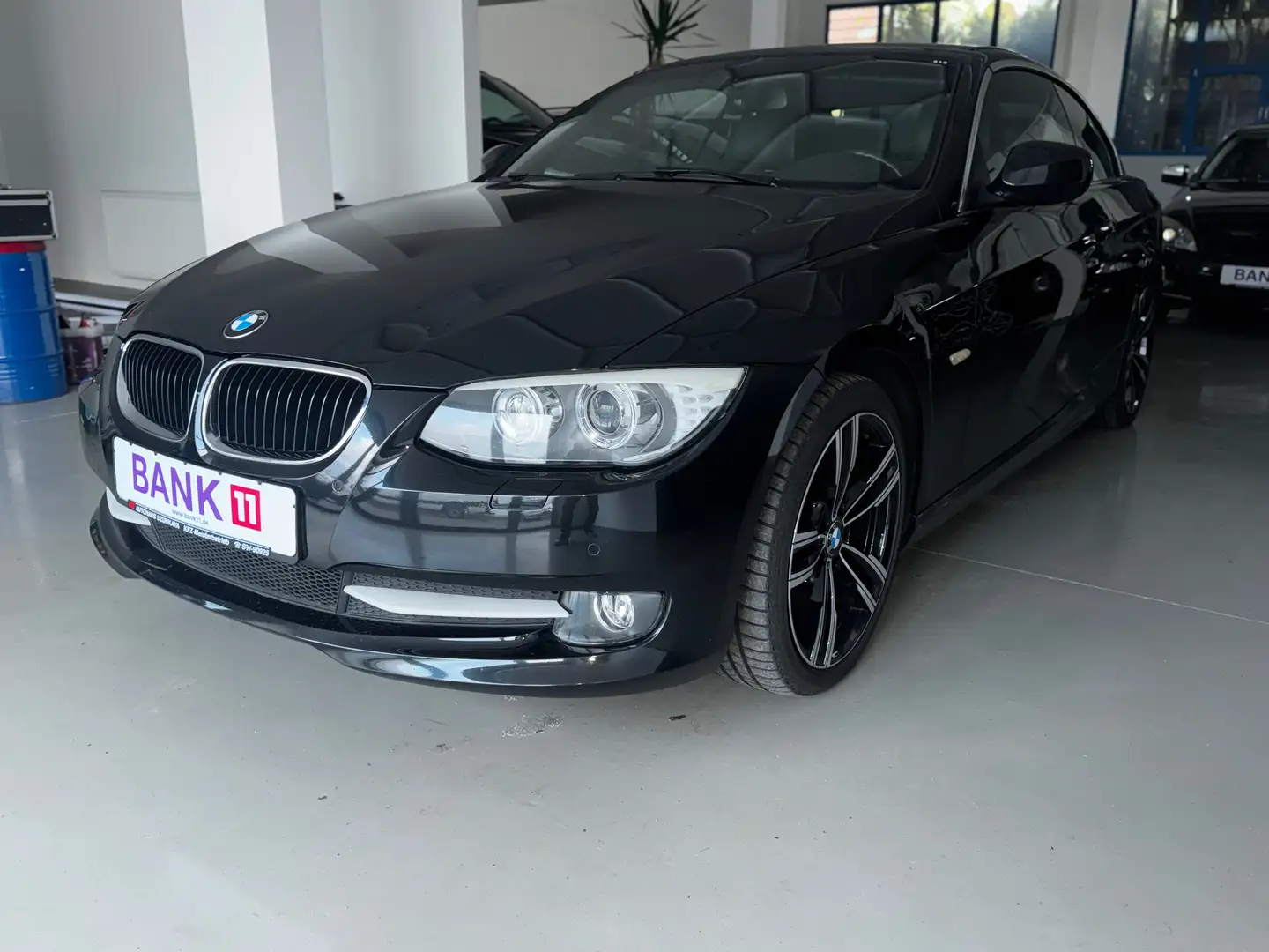 BMW 320 320d Cabrio Zwart - 1