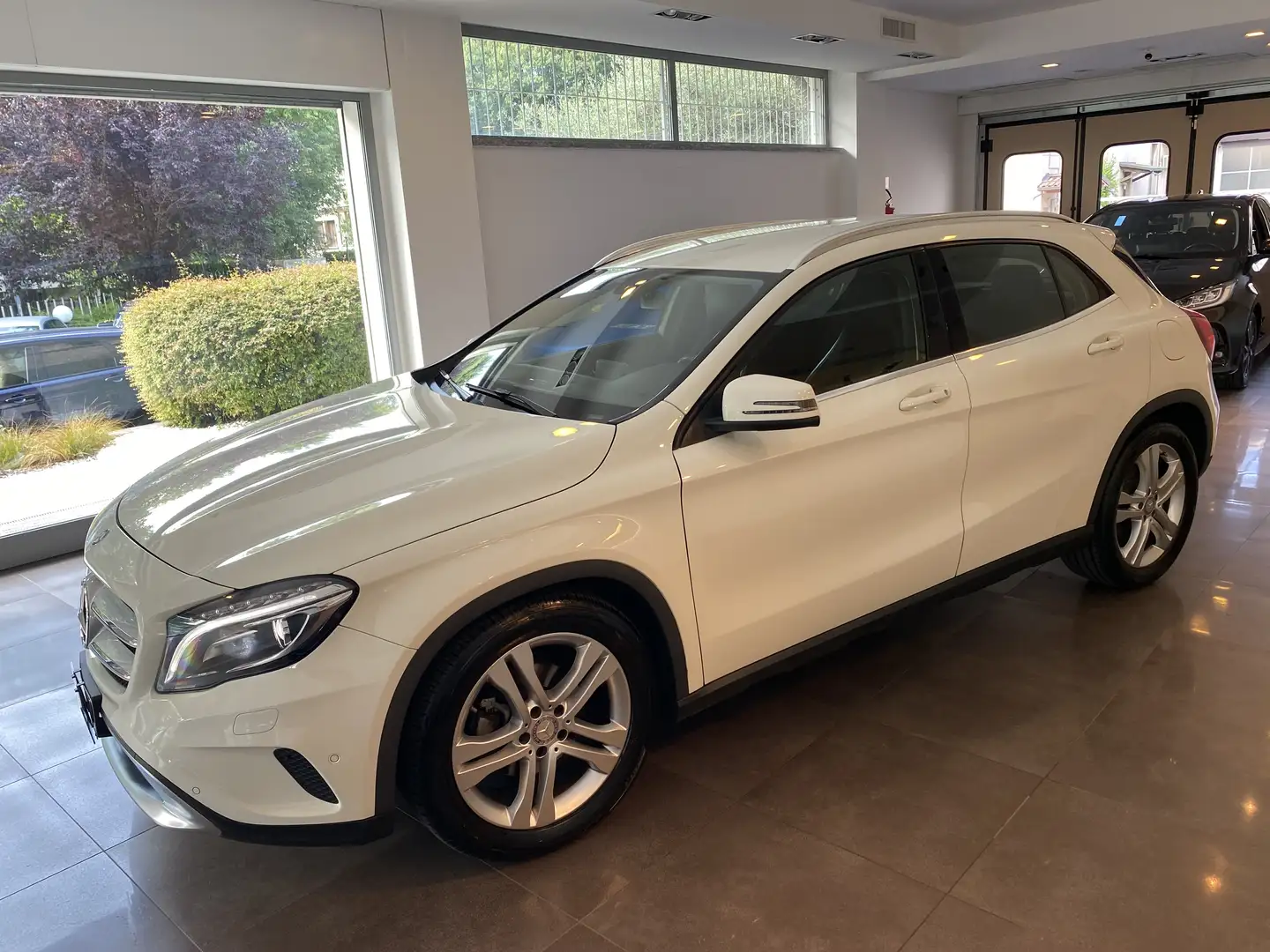 Mercedes-Benz GLA 180 GLA-X156 2014 Premium auto BENZINA ! Bianco - 2