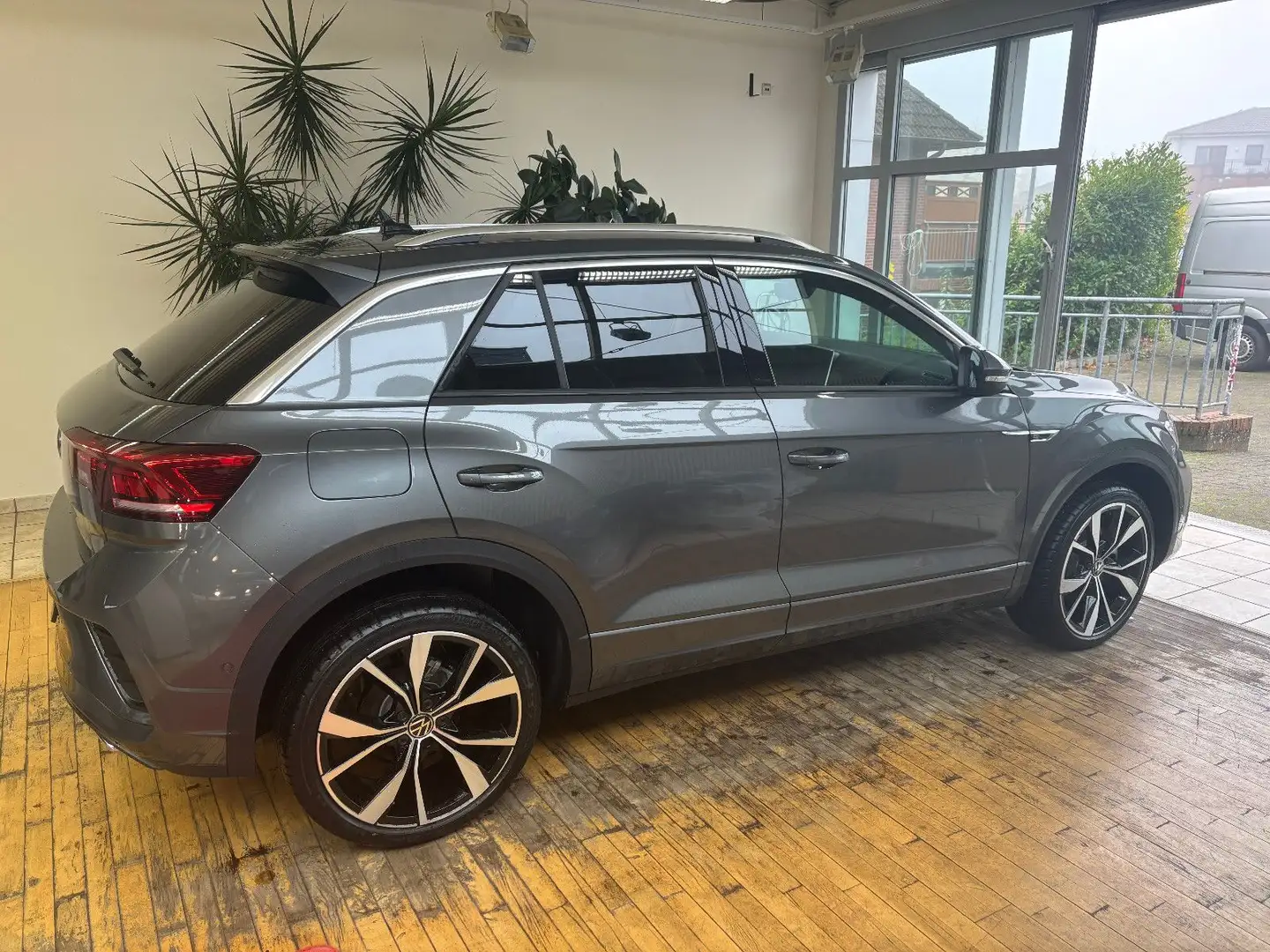 Volkswagen T-Roc 1.5 TSI OPF DSG R-Line "ACC+AHK+LED" Grau - 2