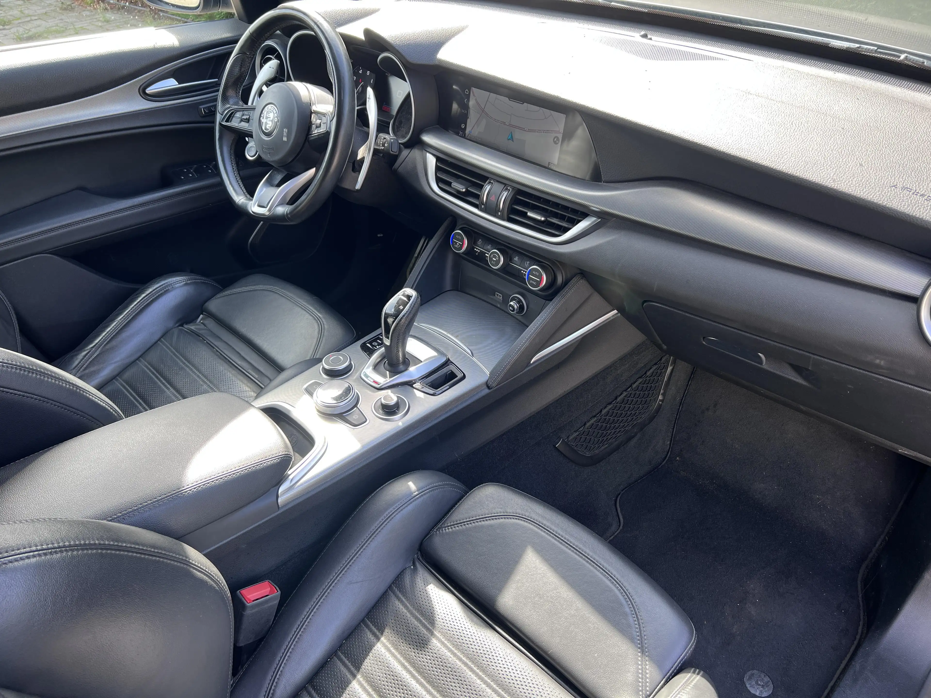 Alfa Romeo Stelvio Veloce — photo 12
