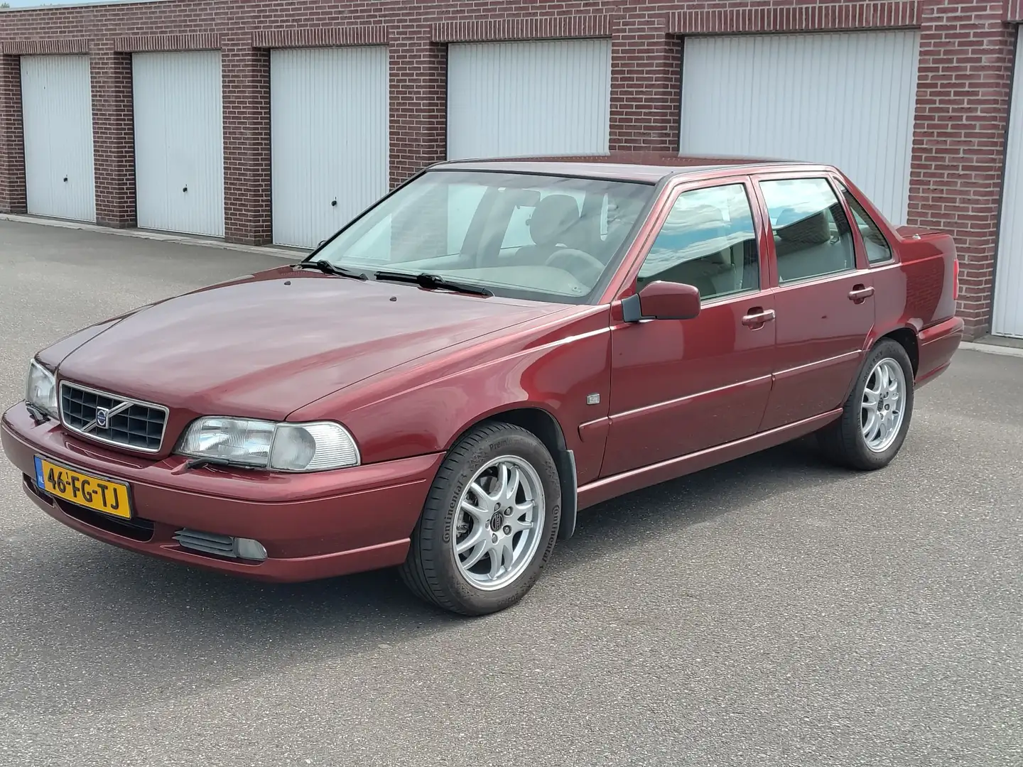 Volvo S70 2.4 Comfort 170pk | Org NL | Leer | Bluetooth Rot - 1