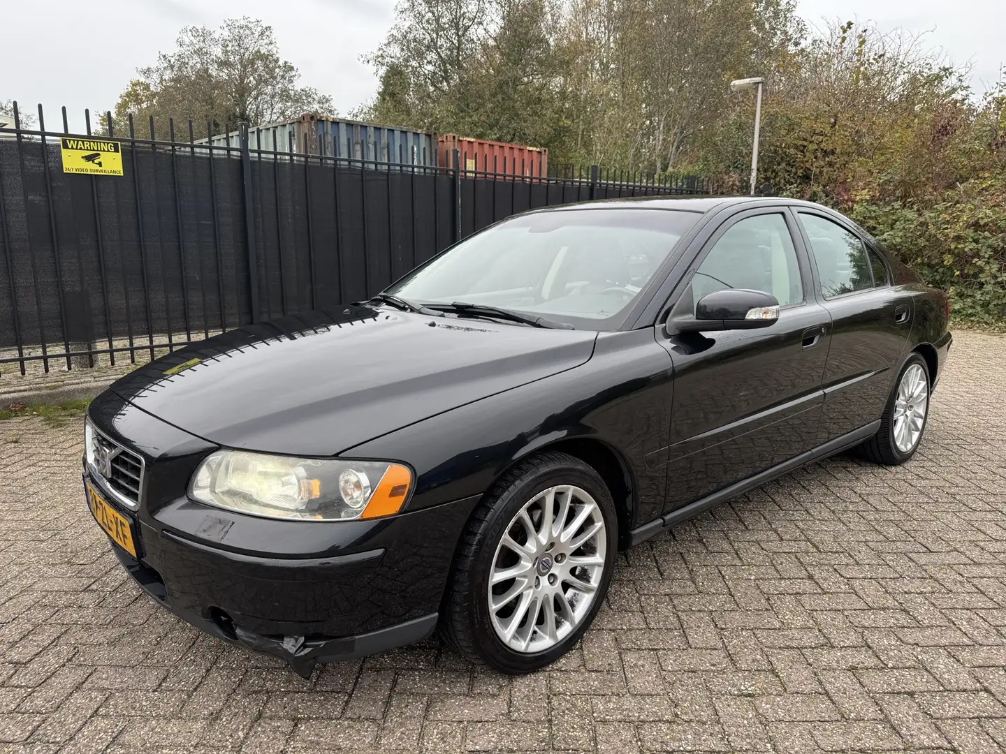 Volvo S60 2.4 Automaat Edition Leer/Stoelverw/Xenon/Clima Zwart - 1