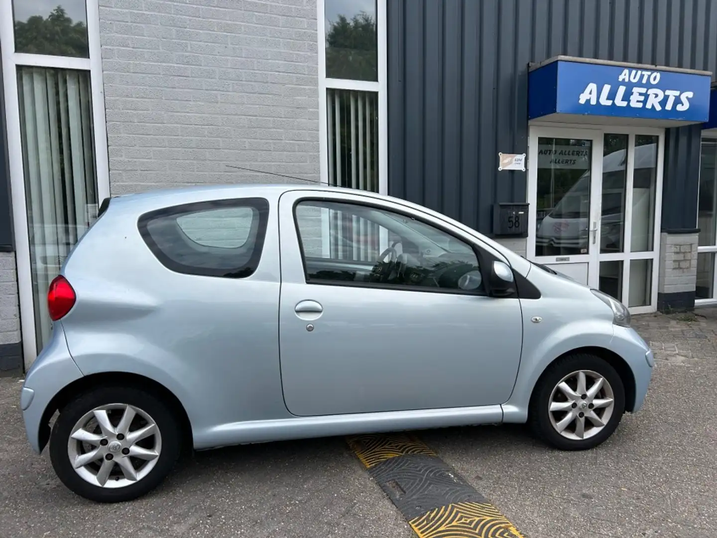 Toyota Aygo 1.0-12V + Blauw - 1