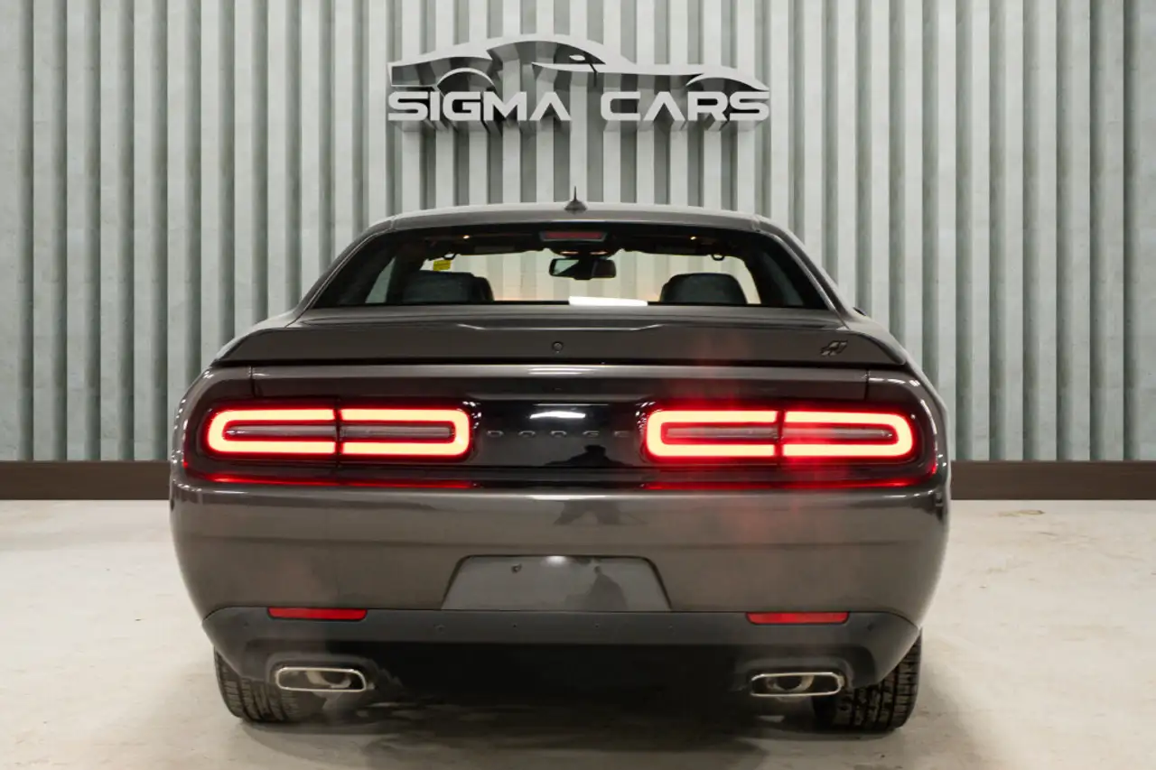 Dodge Challenger снимка Dodge Challenger
