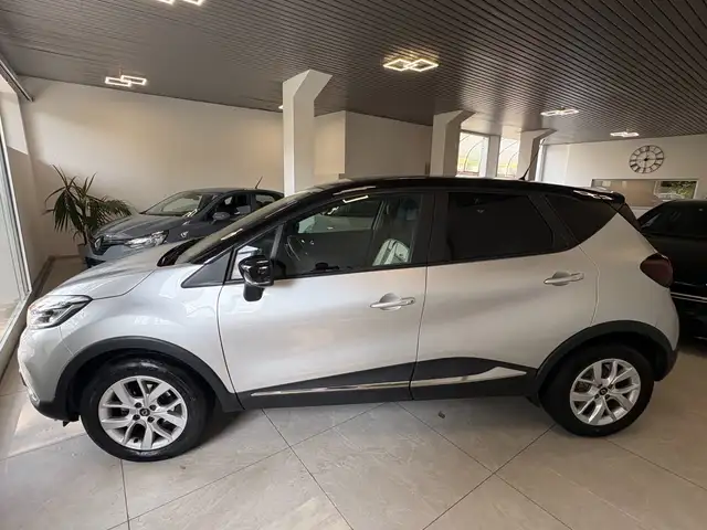 Renault Captur view 3