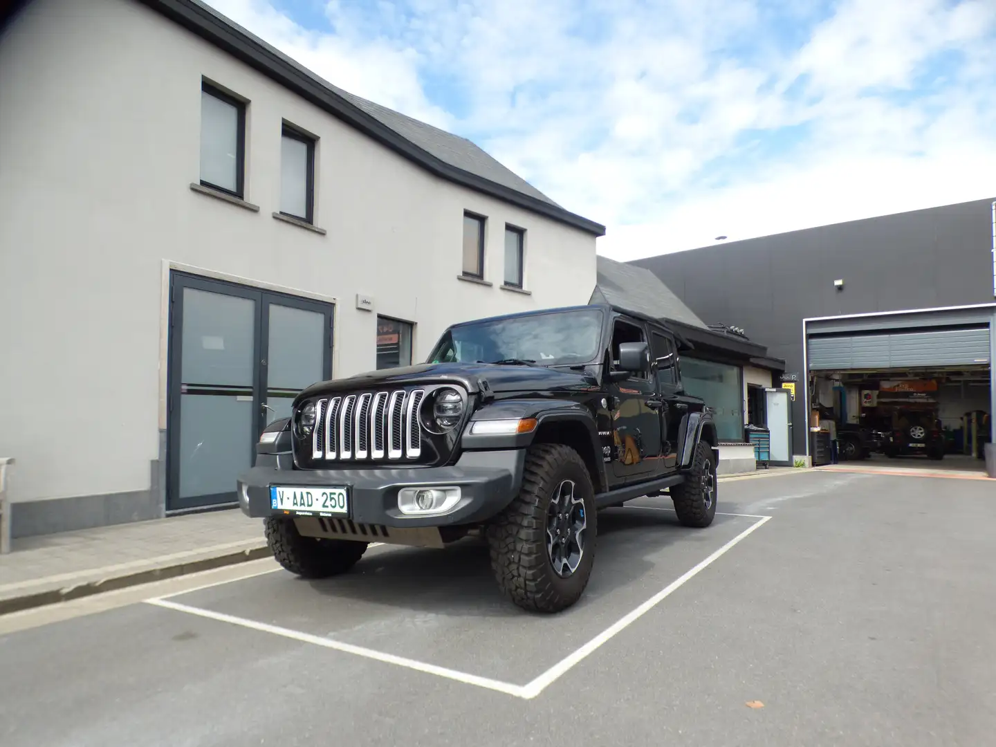 Jeep Wrangler 2.0 Turbo Sahara**73000km**Black** Zwart - 1