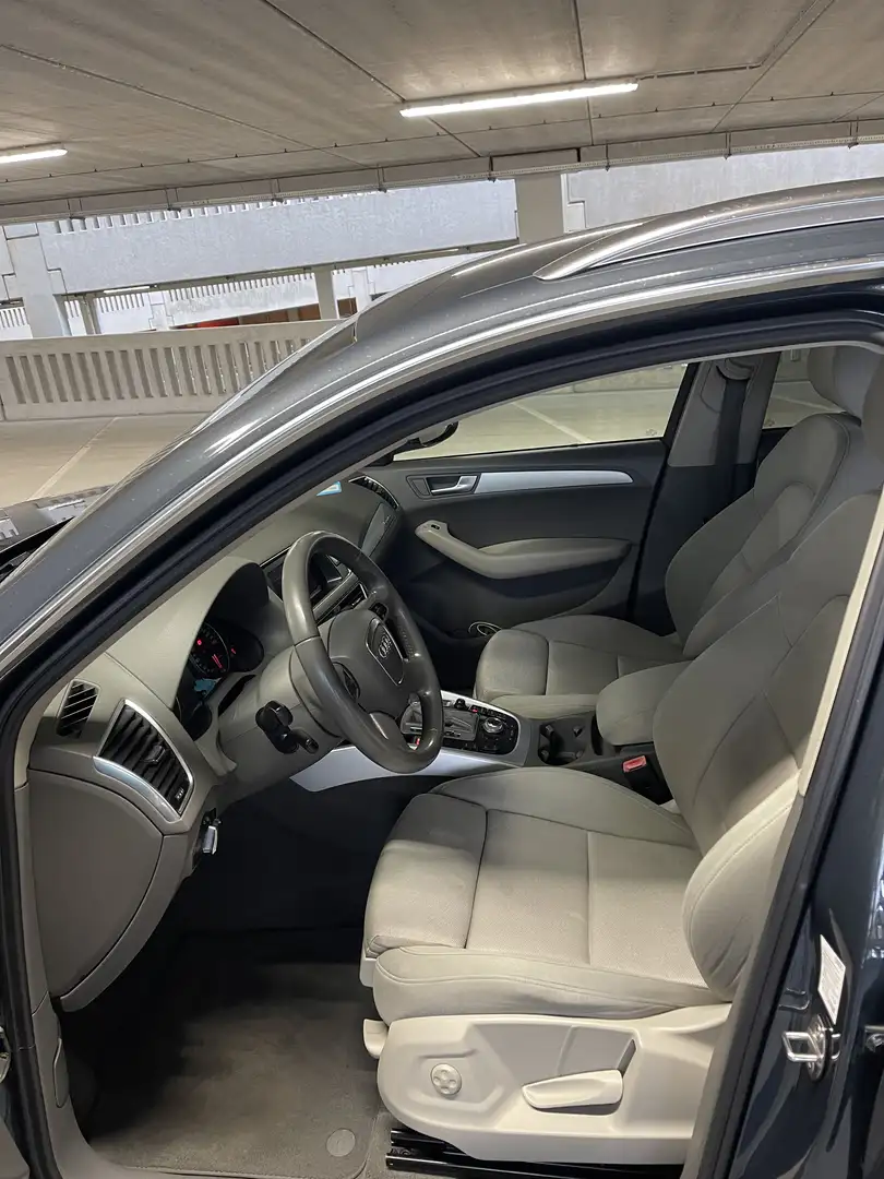 Audi Q5 2.0 TFSI q. Pro Line Grijs - 2