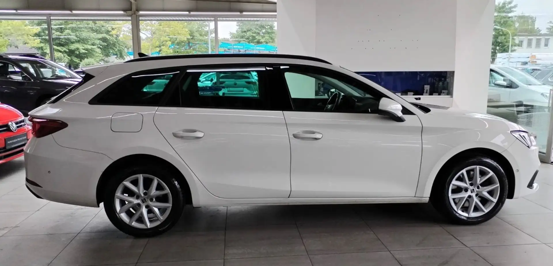 SEAT Leon *Sportstourer*Style*Navi*Kamera*App-Con*ACC* Weiß - 2