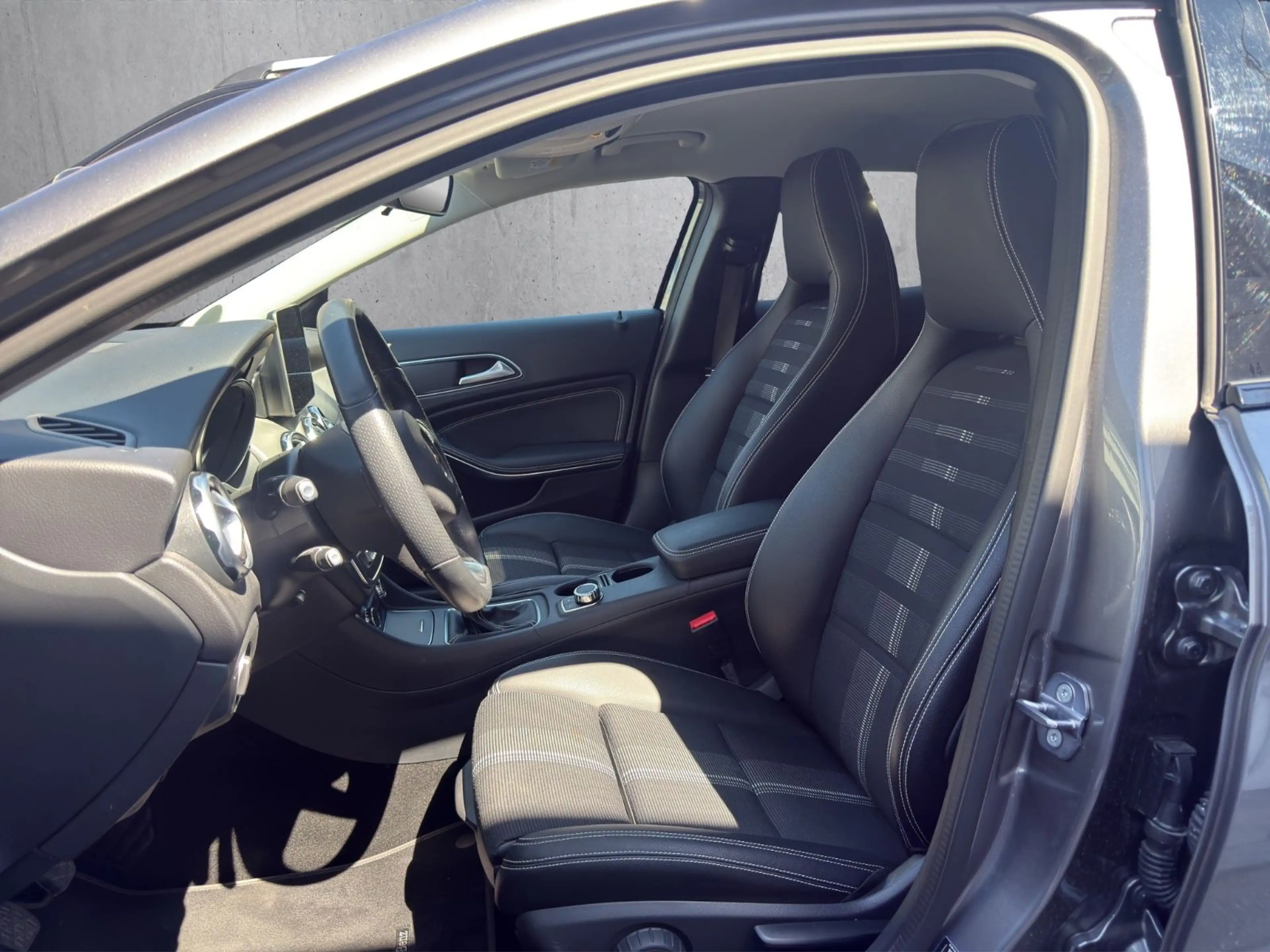 Mercedes-Benz GLA 180 LED Navi Klima — photo 9