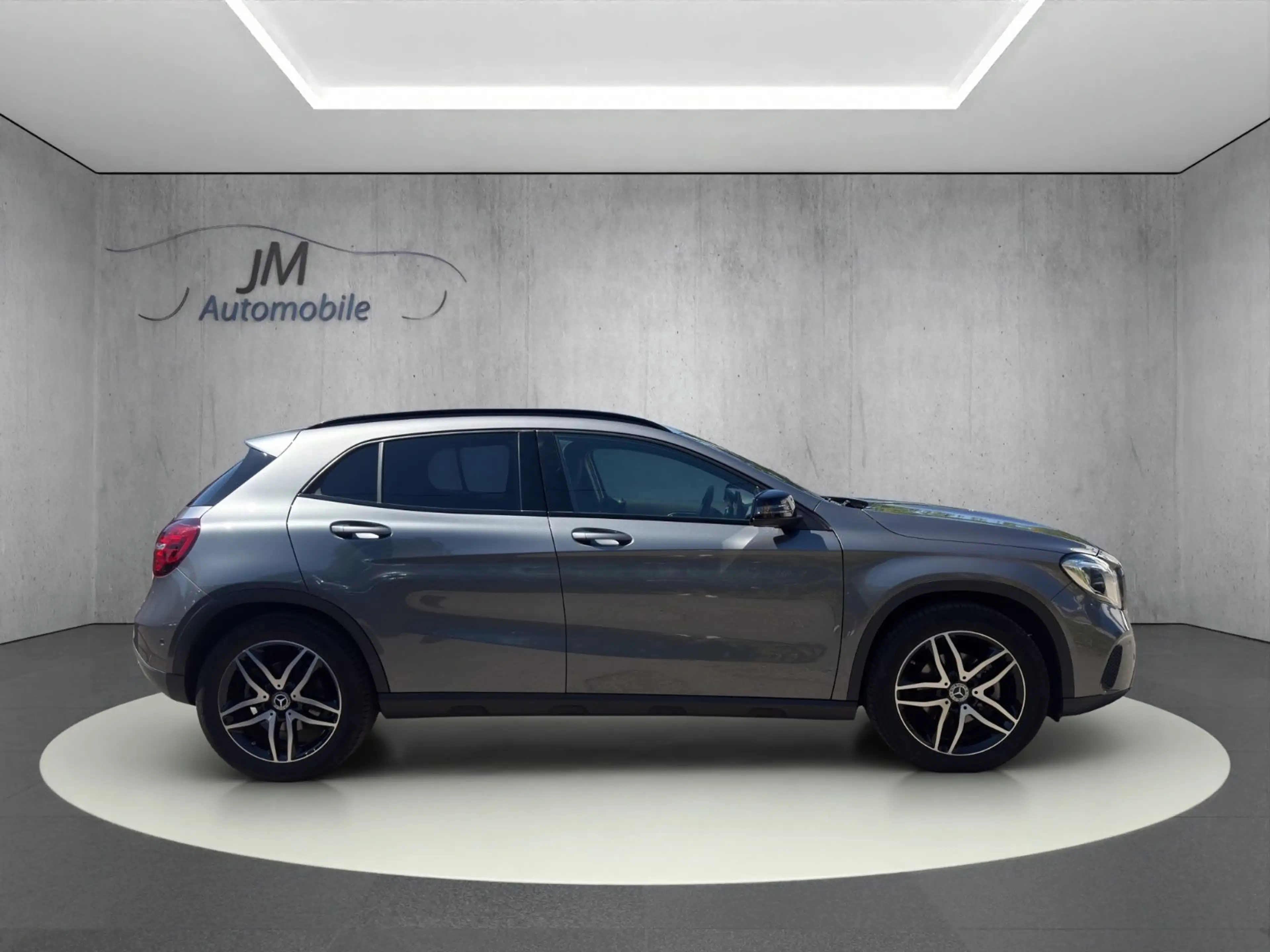 Mercedes-Benz GLA 180 LED Navi Klima — photo 8