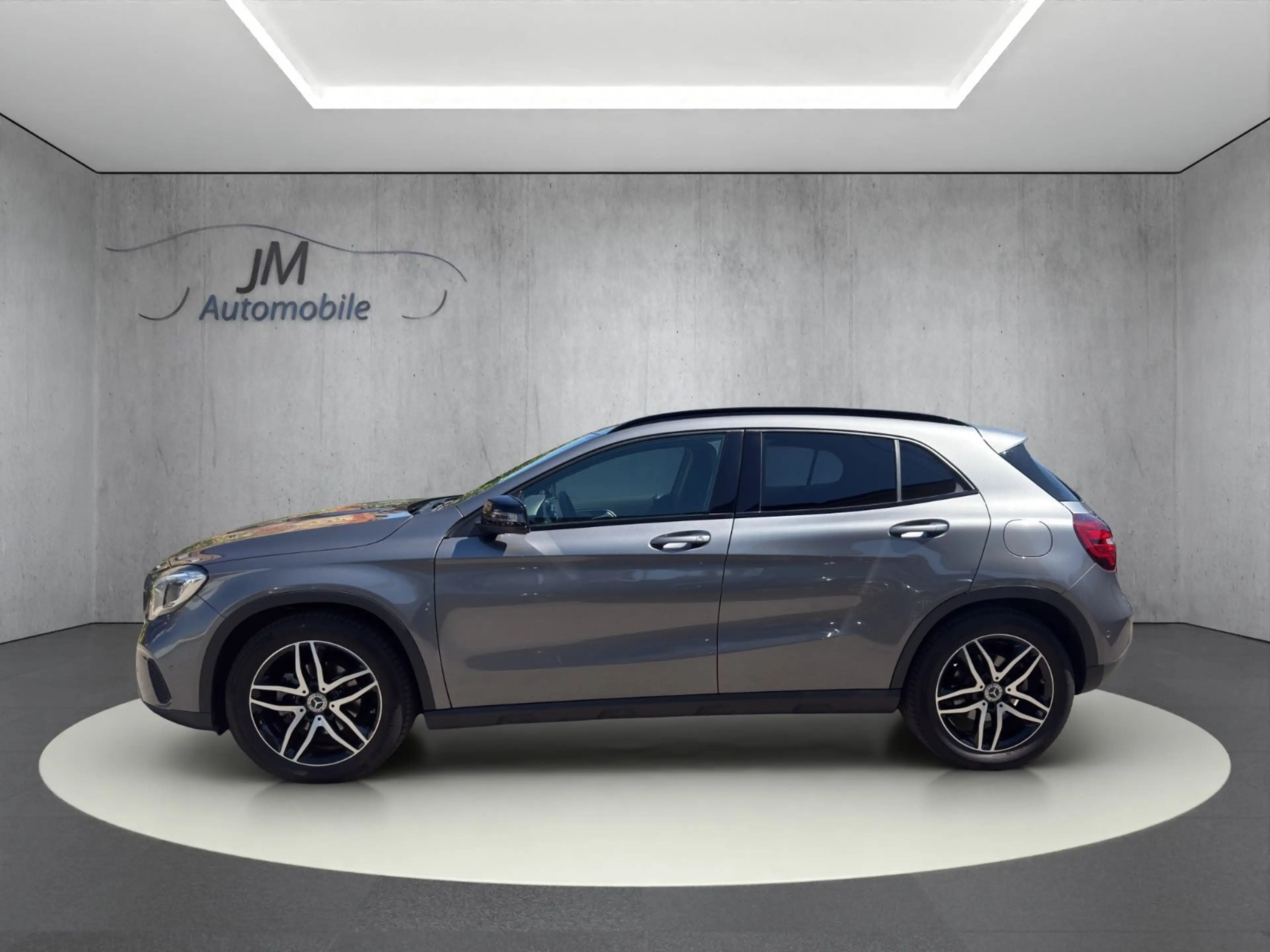 Mercedes-Benz GLA 180 LED Navi Klima — photo 4
