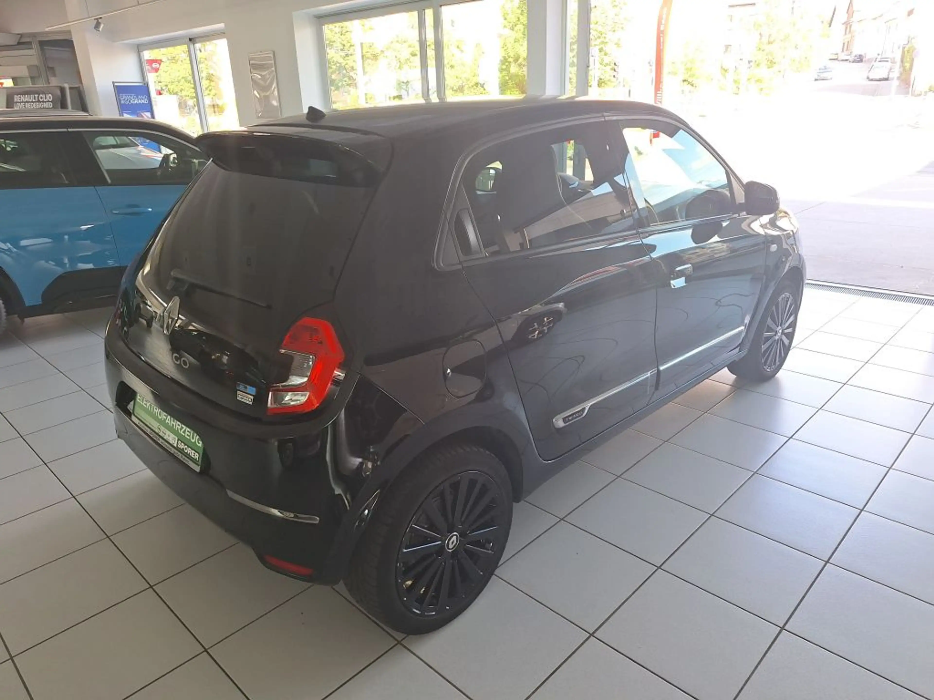 Renault Twingo Electric URBAN NIGHT — photo 4