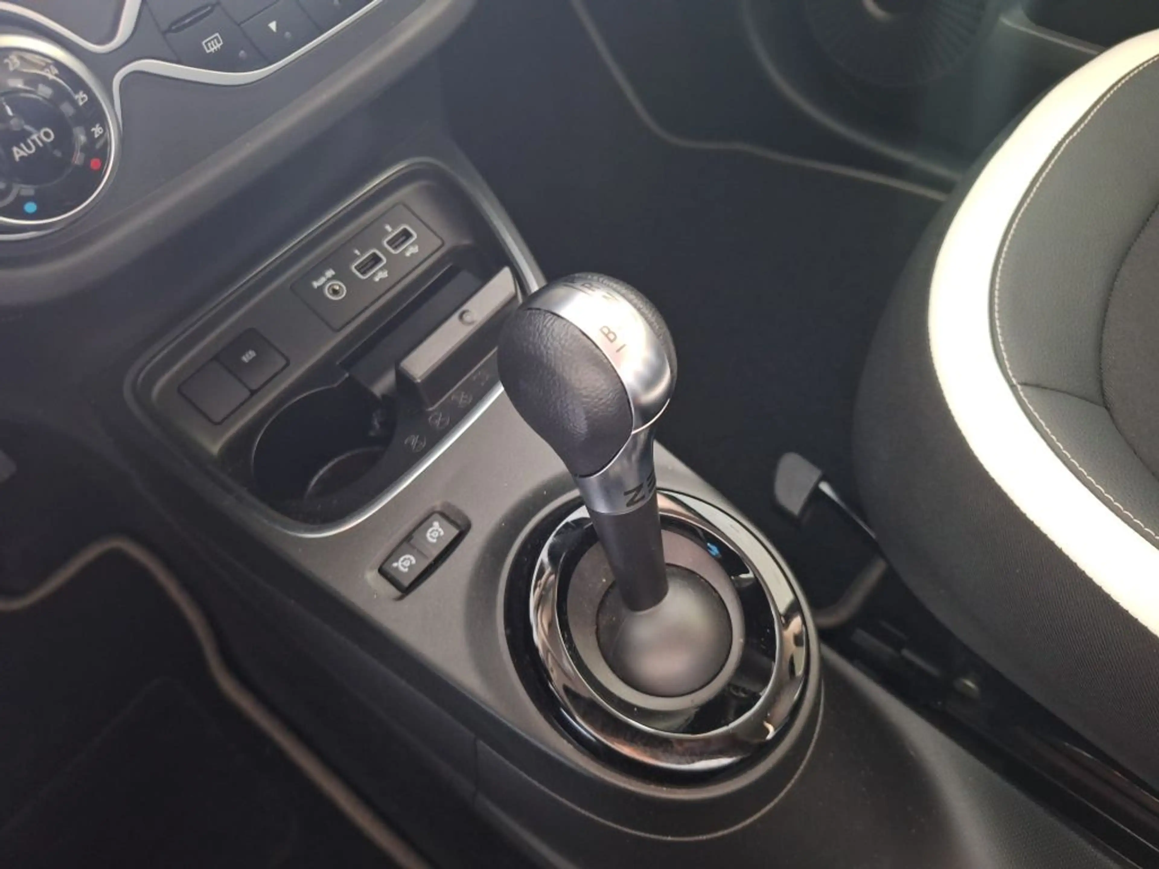 Renault Twingo Electric URBAN NIGHT — photo 10