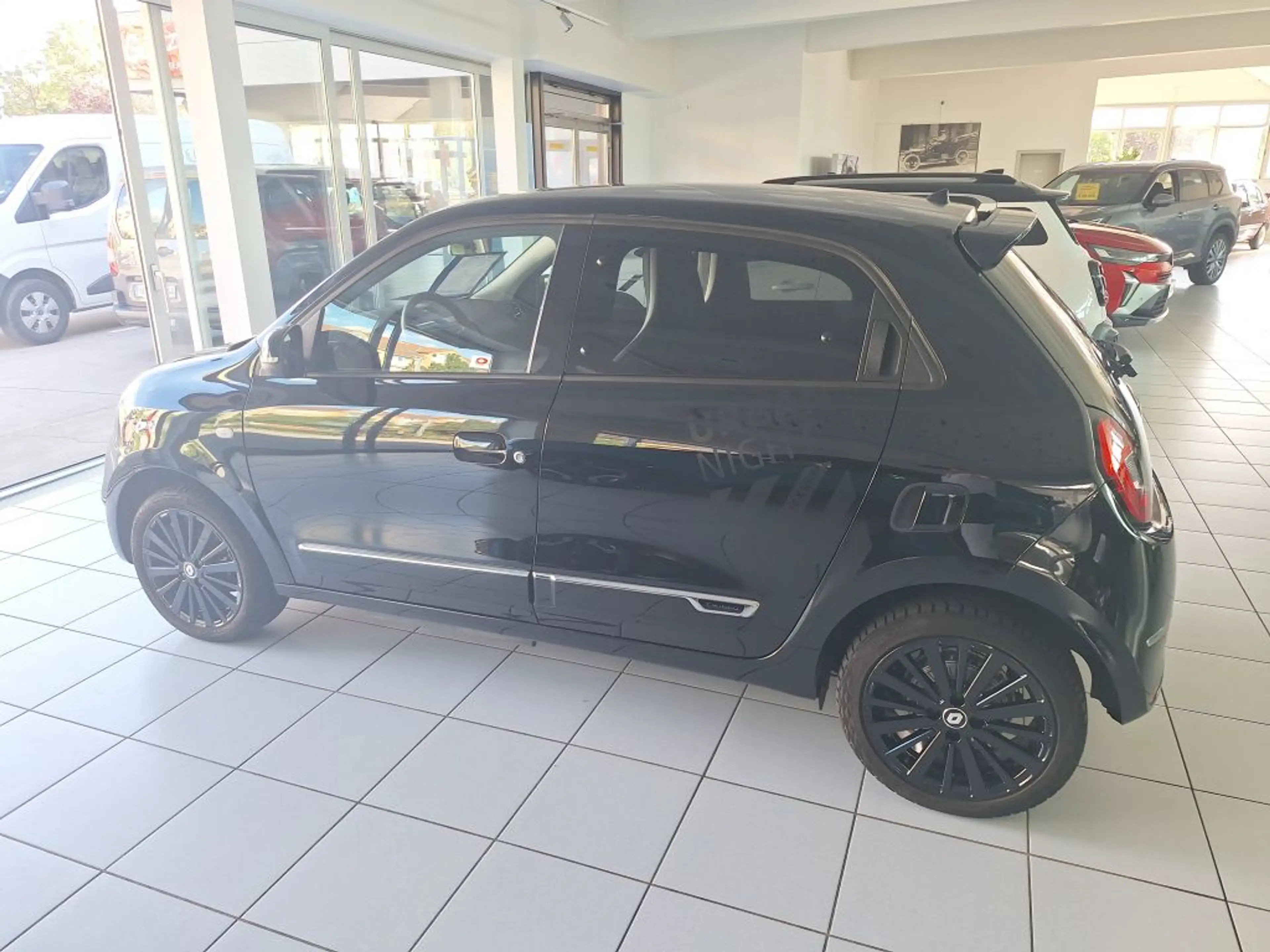 Renault Twingo Electric URBAN NIGHT — photo 3