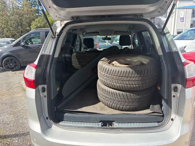 Ford Grand C-Max view 13