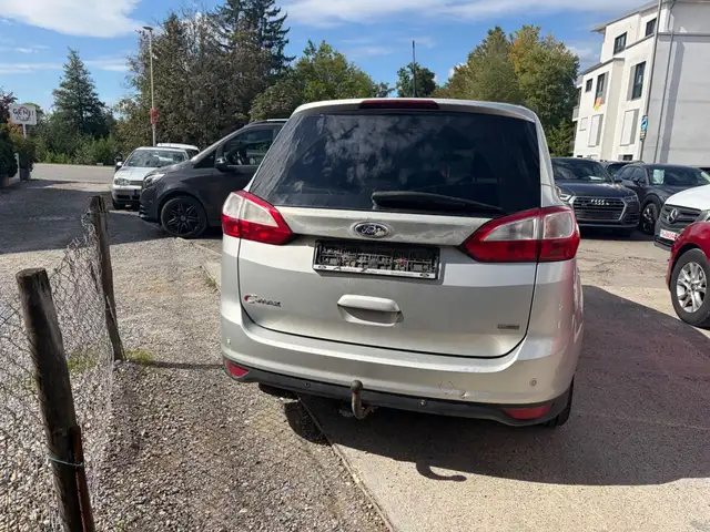 Ford Grand C-Max view 5
