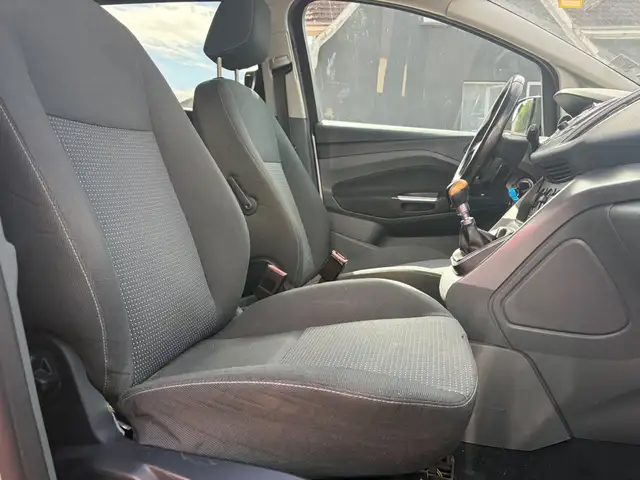 Ford Grand C-Max view 11