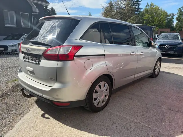 Ford Grand C-Max view 4