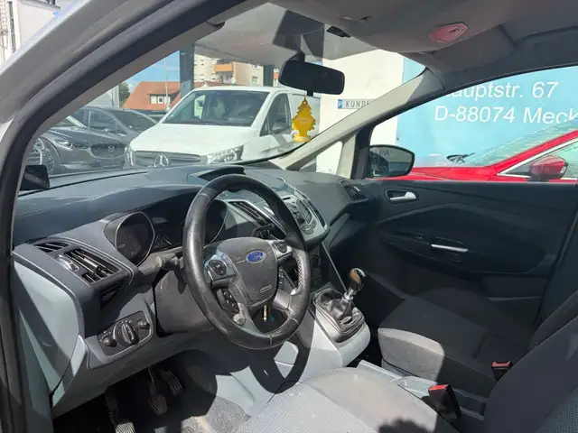 Ford Grand C-Max view 8