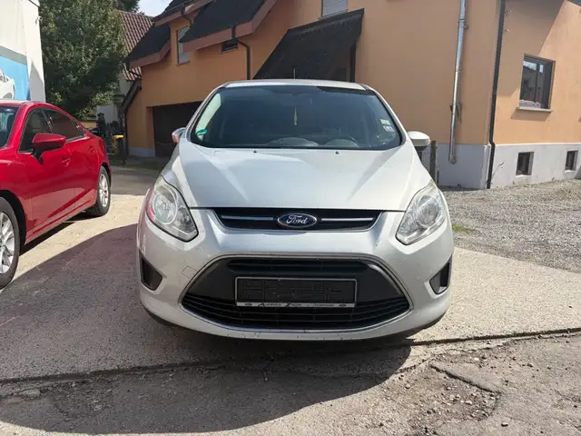 Ford Grand C-Max view 3
