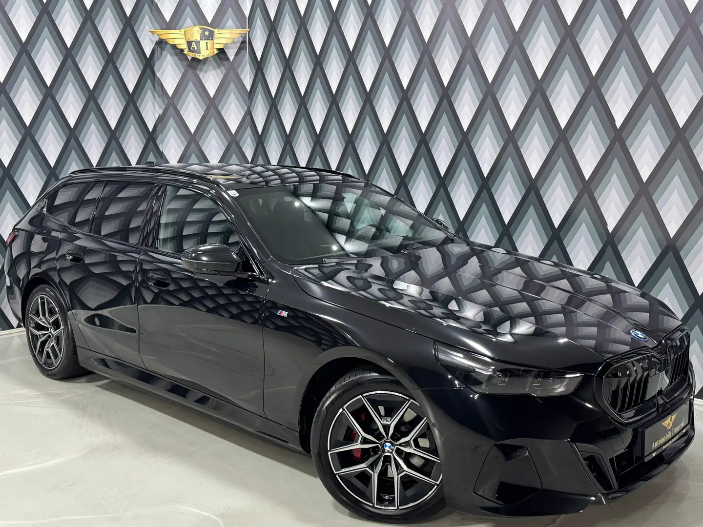 BMW 530 e Touring xDrive // M-SPORTPAKET-PRO // AHK // Schwarz - 1
