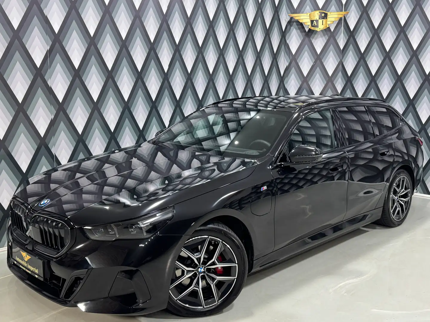 BMW 530 e Touring xDrive // M-SPORTPAKET-PRO // AHK // Schwarz - 2
