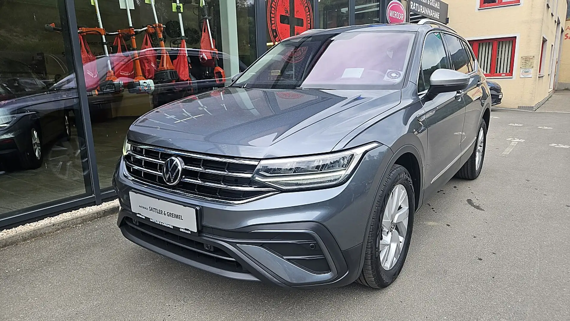 Volkswagen Tiguan Allspace Tiguan 2,0 TDI SCR DSG 4Motion Allspace Life Grau - 2