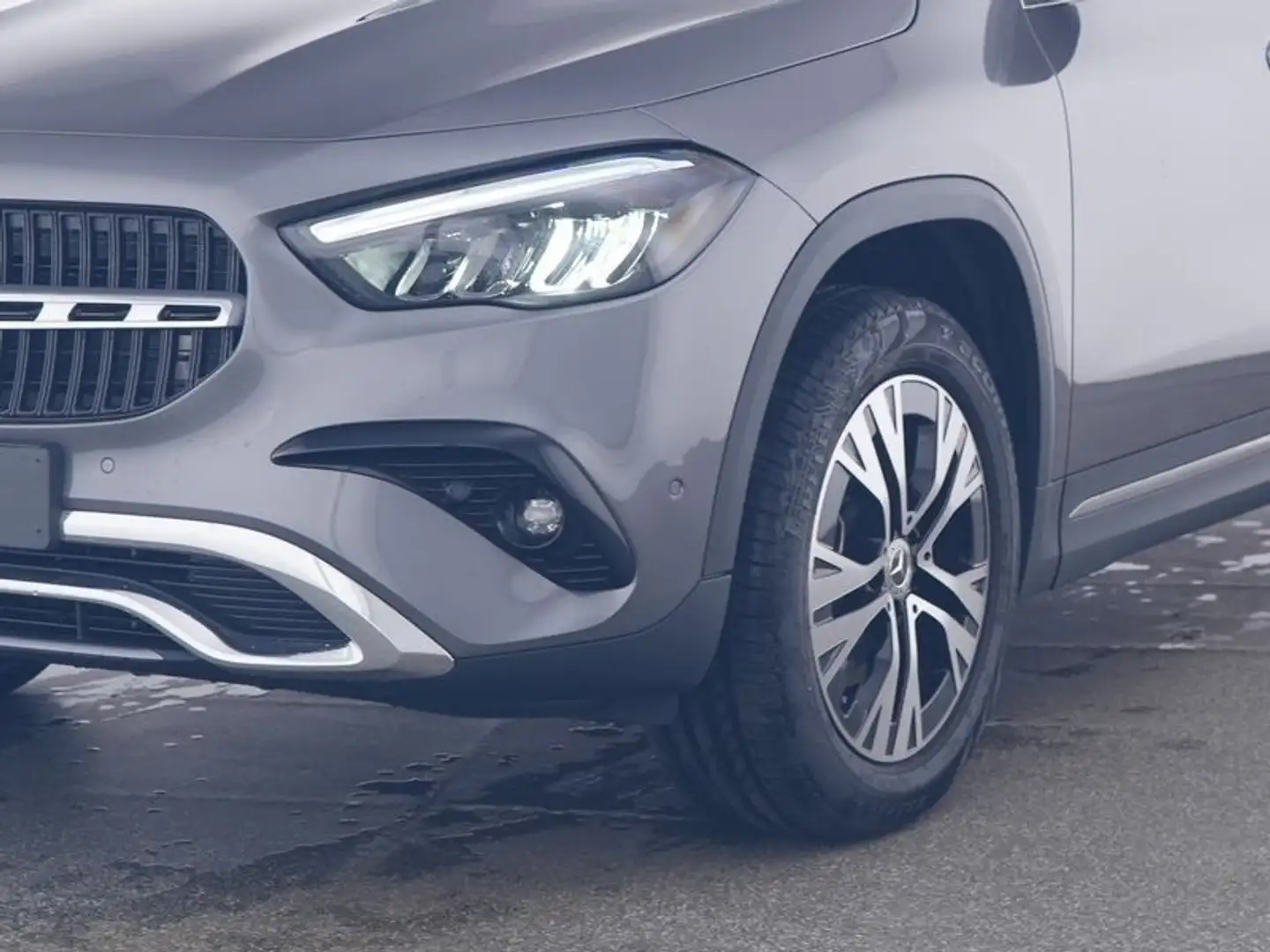 Mercedes-Benz GLA 180 PROGRESSIVE+KEY+LED+NAV+KAM+AMBIENT+SPUR Grau - 2