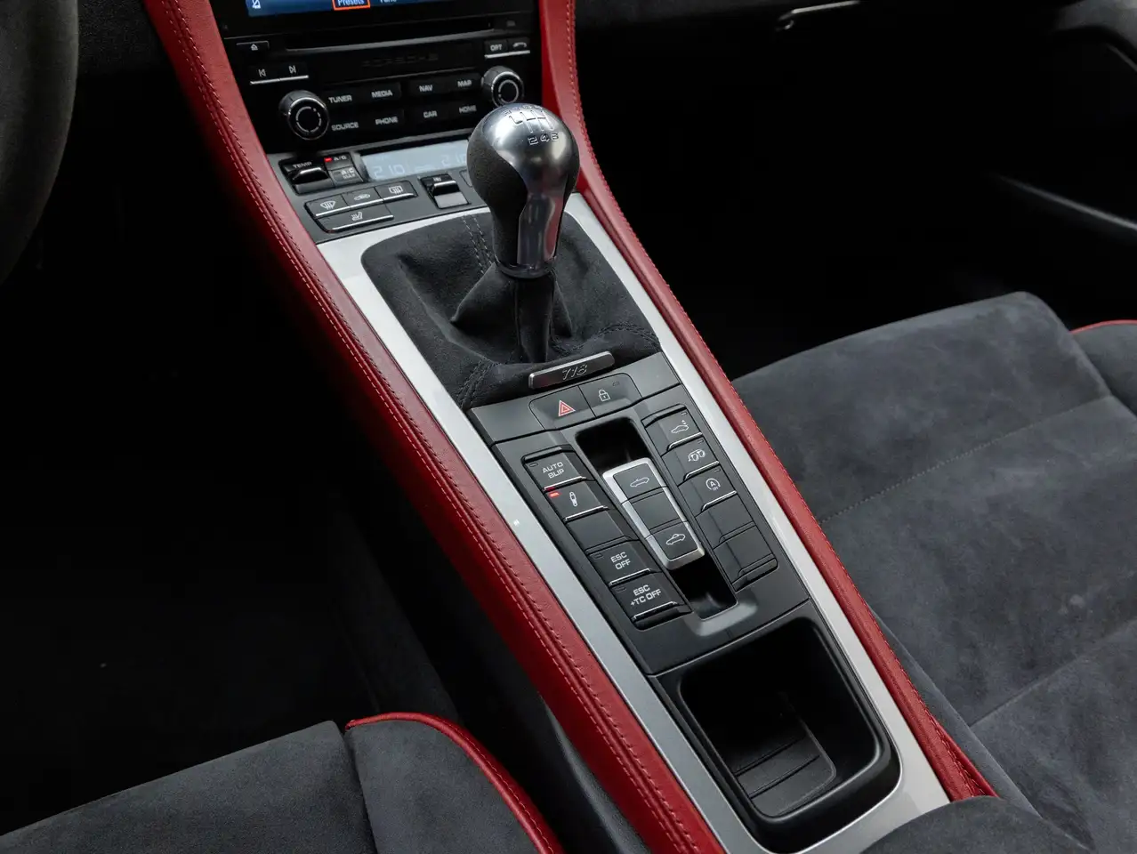 Porsche 718 Spyder снимка Porsche 718 Spyder