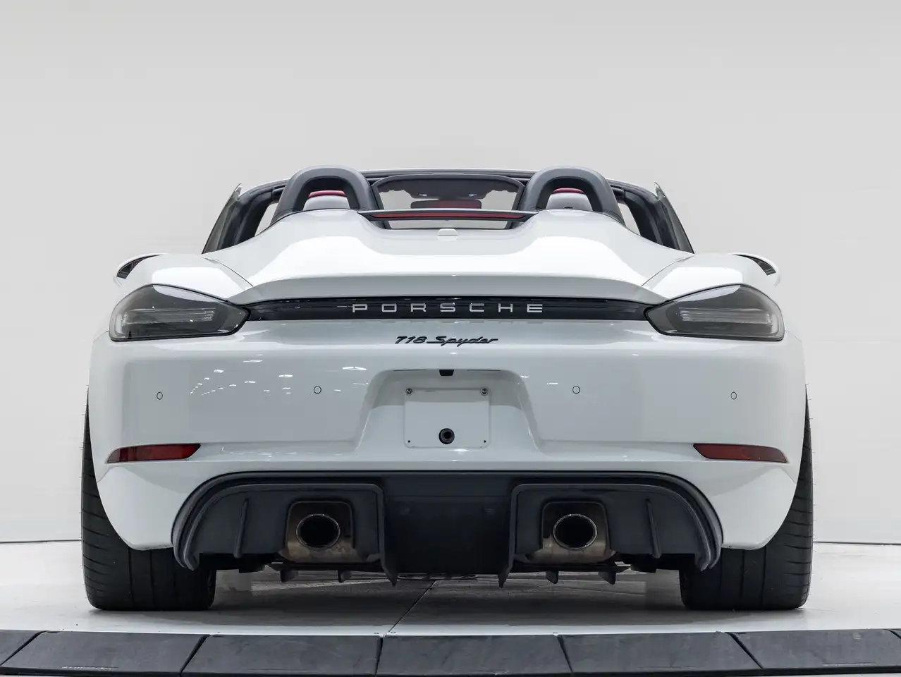 Porsche 718 Spyder снимка Porsche 718 Spyder