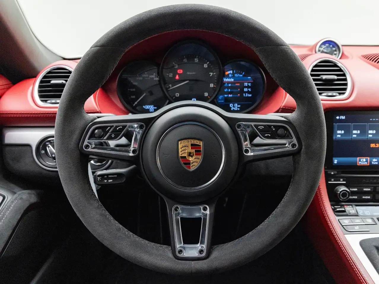 Porsche 718 Spyder снимка Porsche 718 Spyder